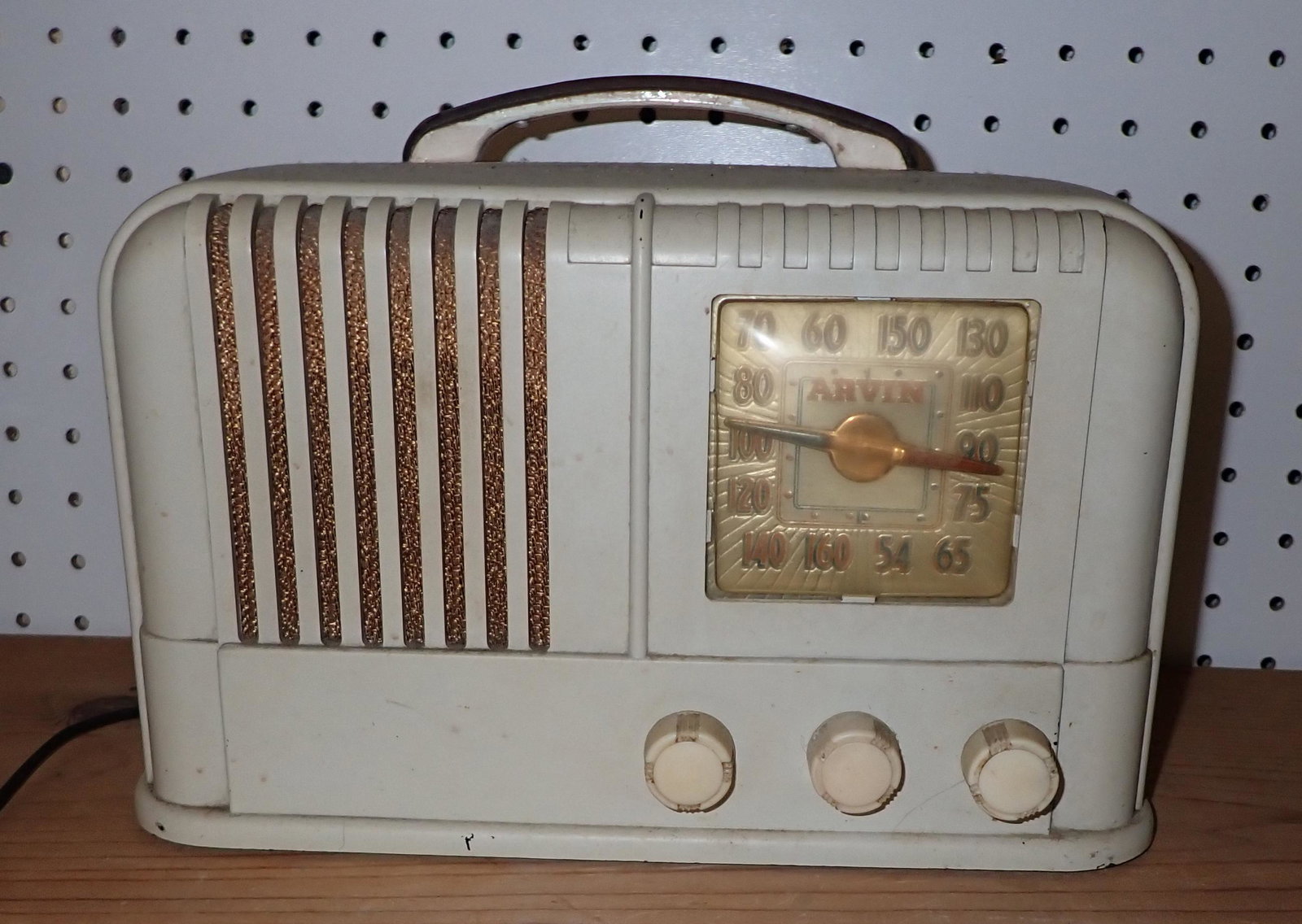 Arvin 664A Bakelite Tube Radio: Approx 6 1/2" x 12" x 8 1/2" tall