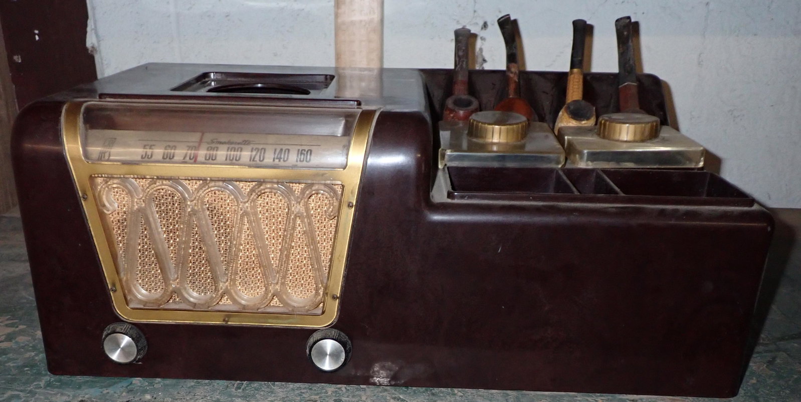 Porto Products Smokerette Model SR-600 Radio: Tube radio is approx 12" x 21" x 8 1/4" tall