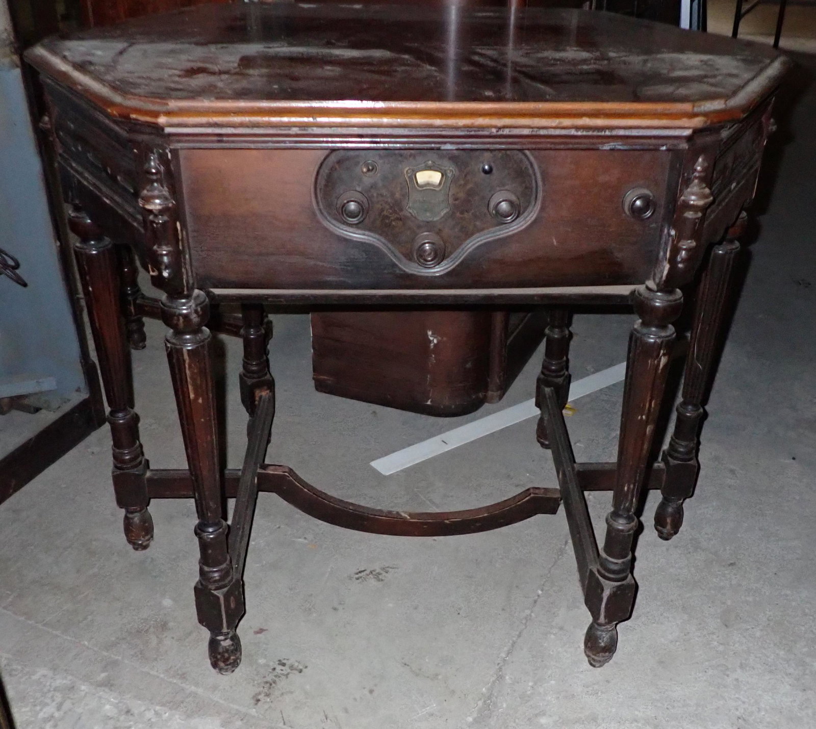 Kiel Atwater Kent 55C Table Radio: Approx 25" x 36 1/2" x 30 1/2" tall