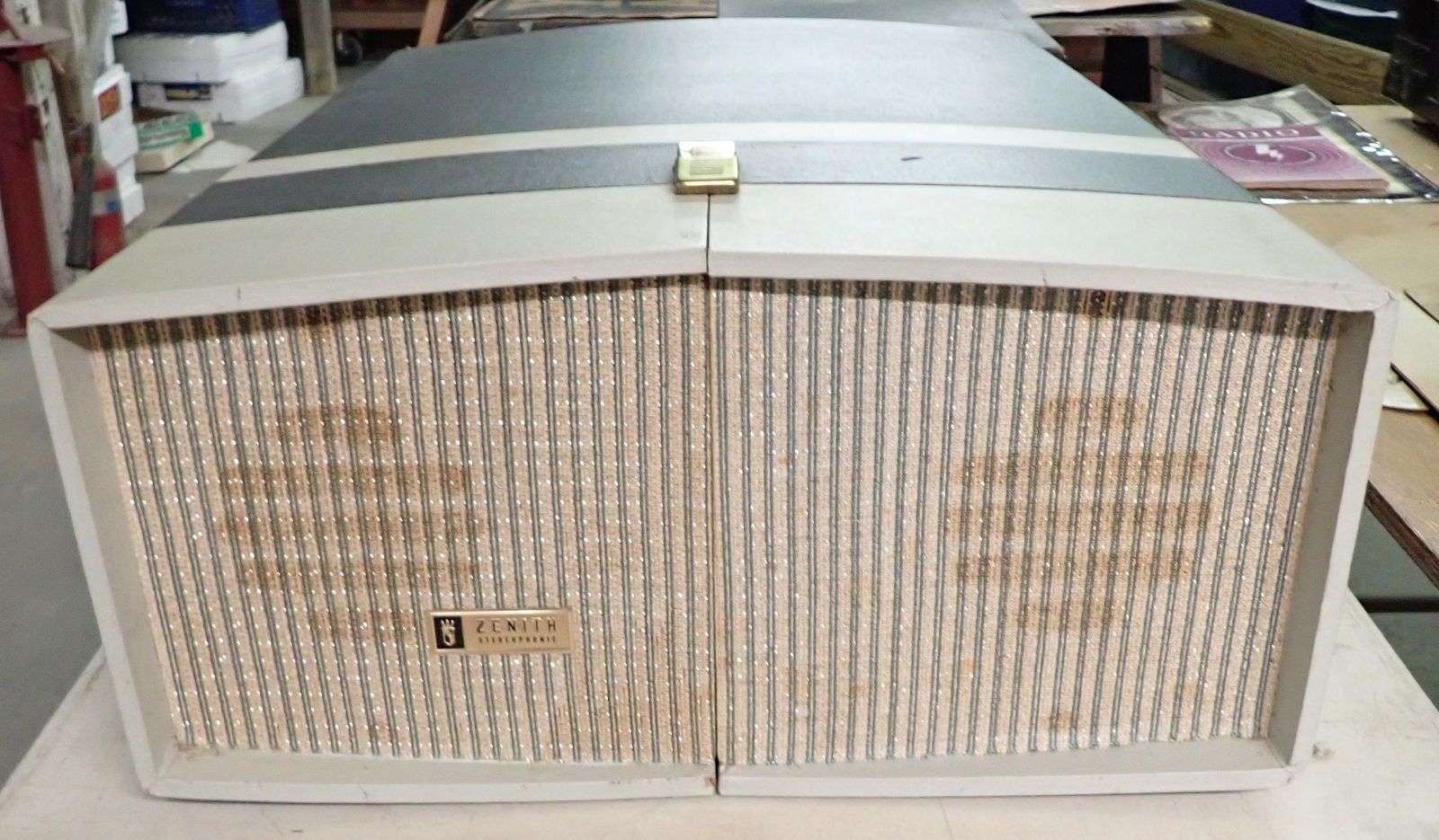 Zenith Super Stereophonic Turntable w/ Speakers: Model FPS-80C