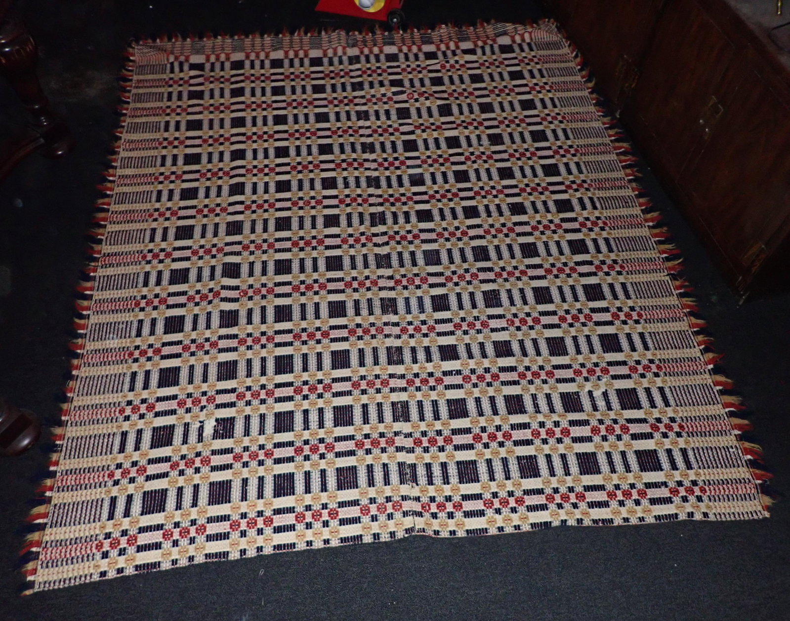 Antique Coverlet: Approx 73" x 85"