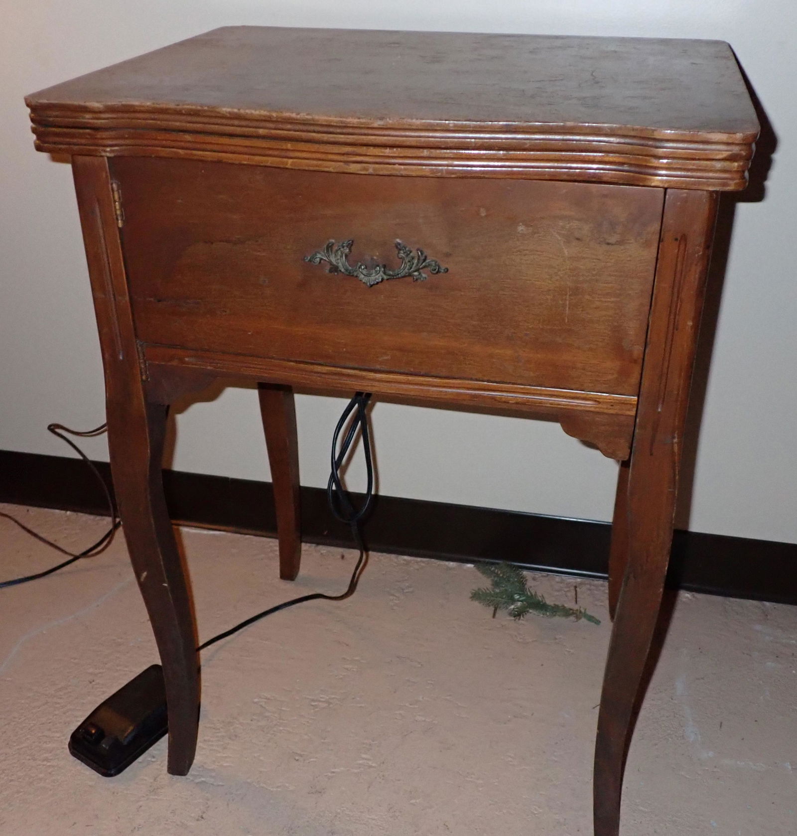 Singer Sewing Machine: Sewing machine