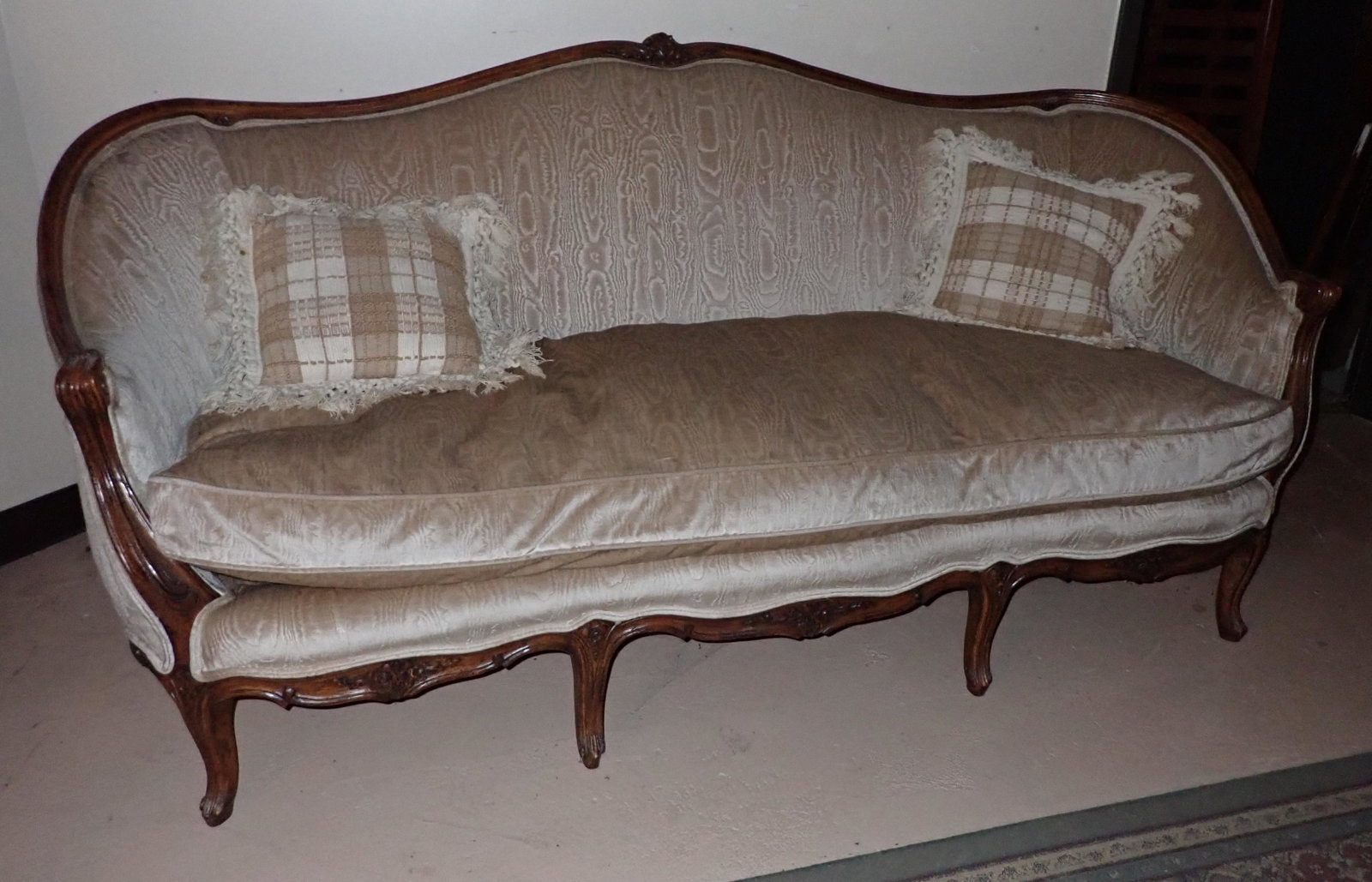 Victorian Settee: Approx 33" x 78" x 37 1/2" tall