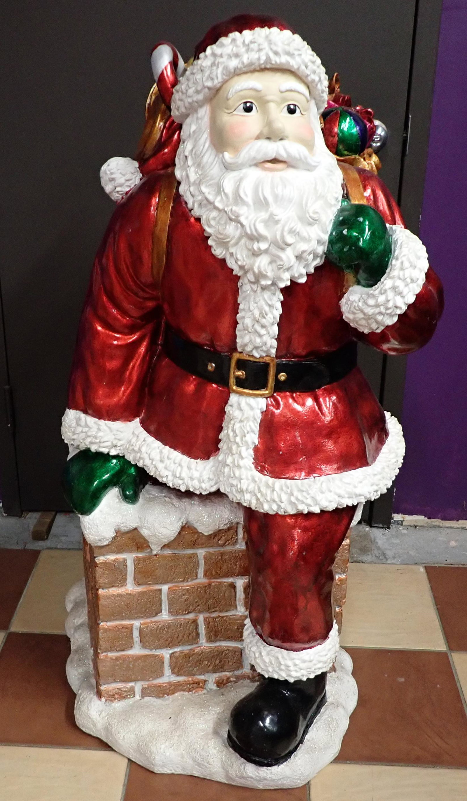 Large Santa Christmas Display Decoration: Approx 48" tall. Made of plastic / resin