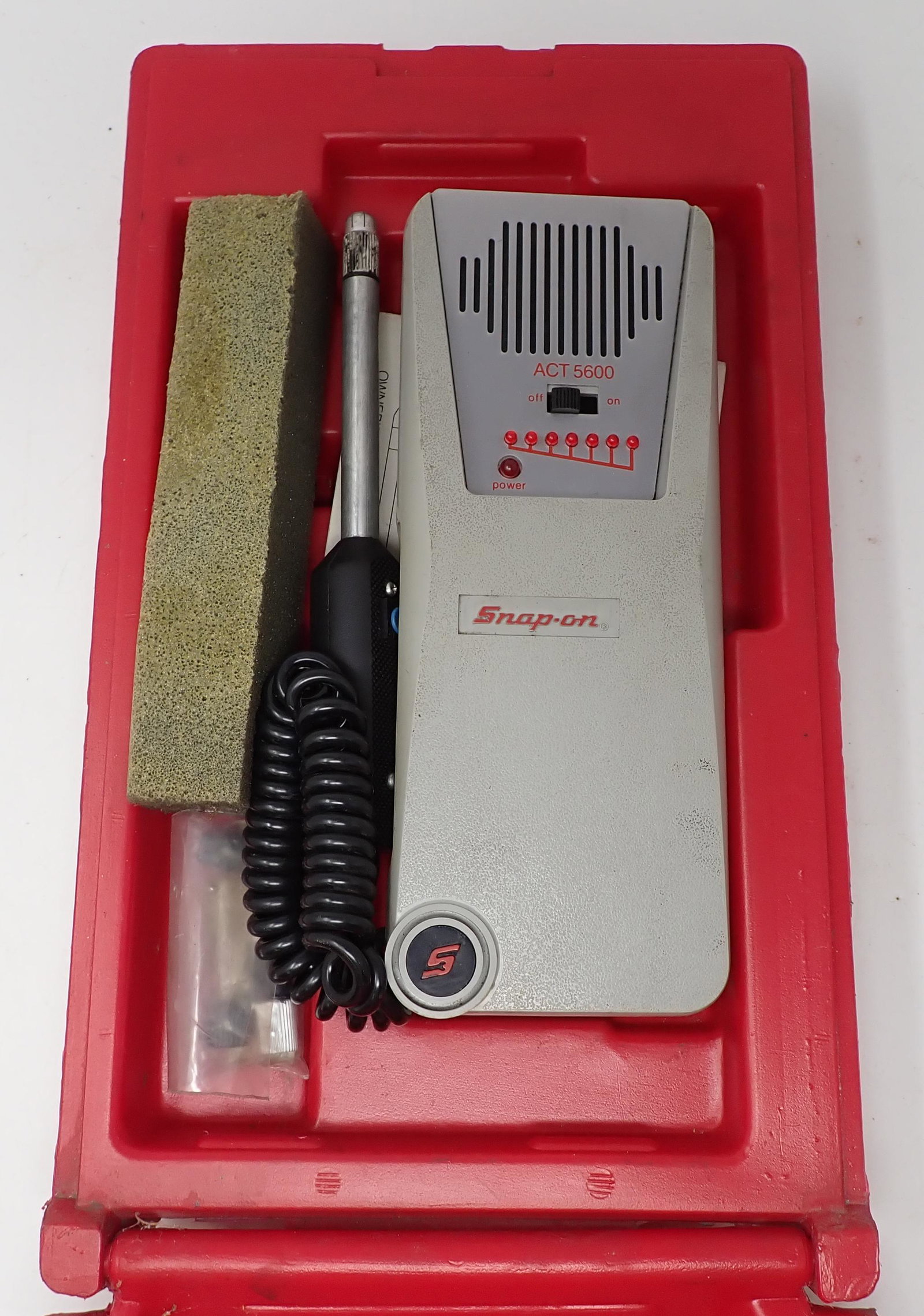 Snap On ACT 5600 Halogen Leak Detector: with case