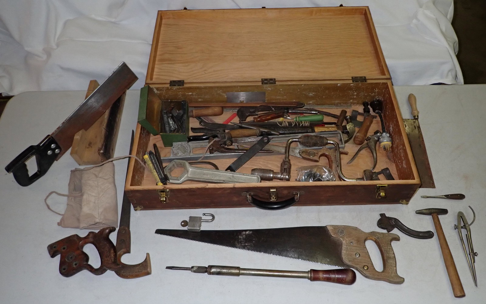 Wood Toolbox and Misc Tools: Box is approx 15" x 31" x 6 1/2" tall