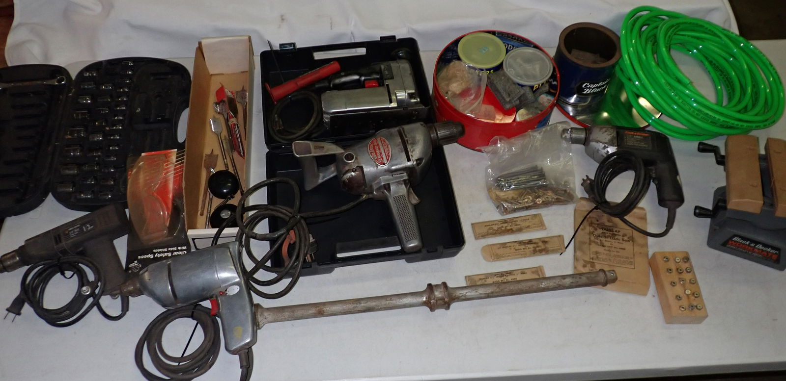 Vintage Power Tools Black & Decker Workmate: Getting all pictured on table