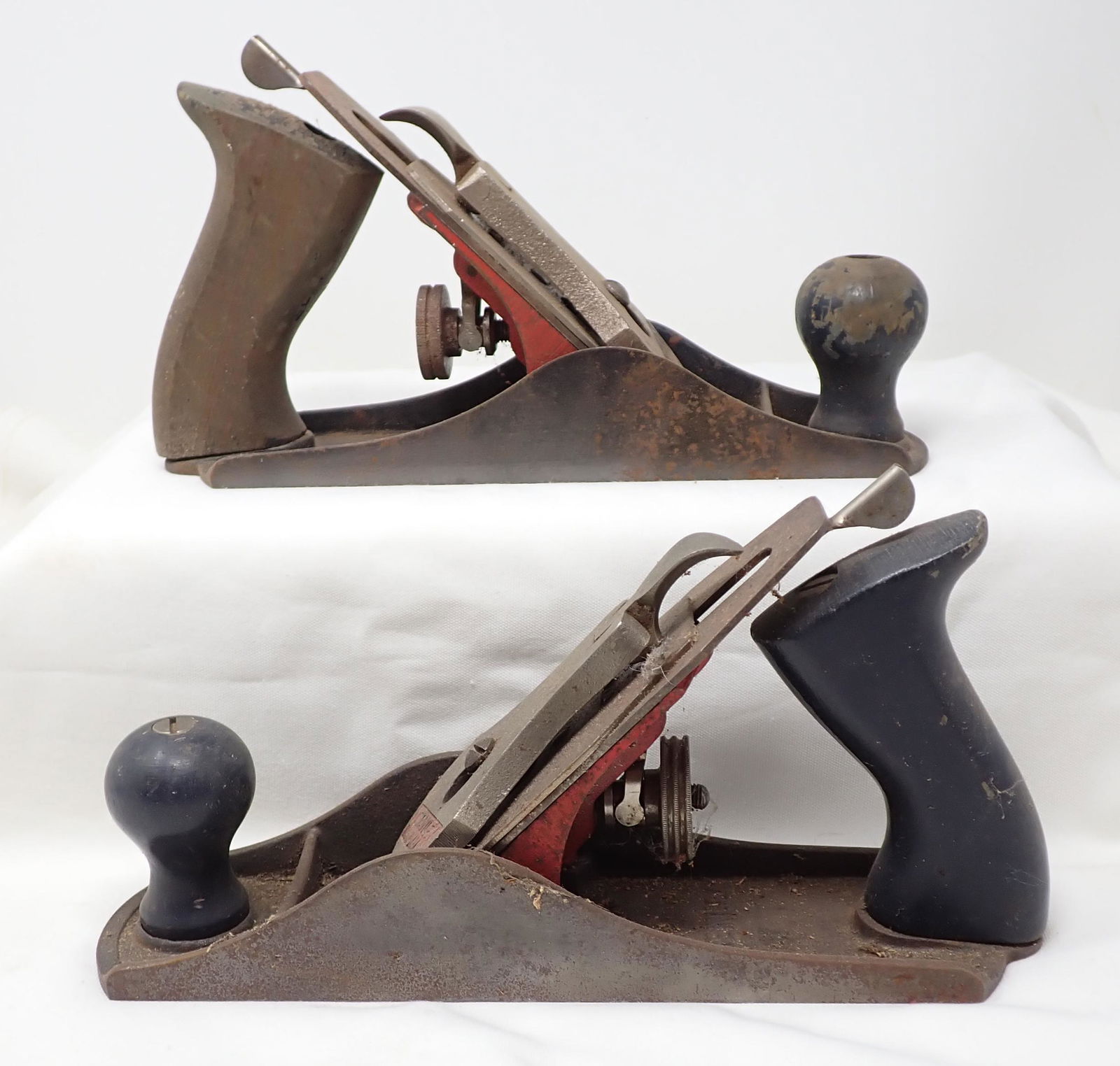 2 Stanley Handyman Planes: Largest is approx 2 1/2" x 9 3/4"