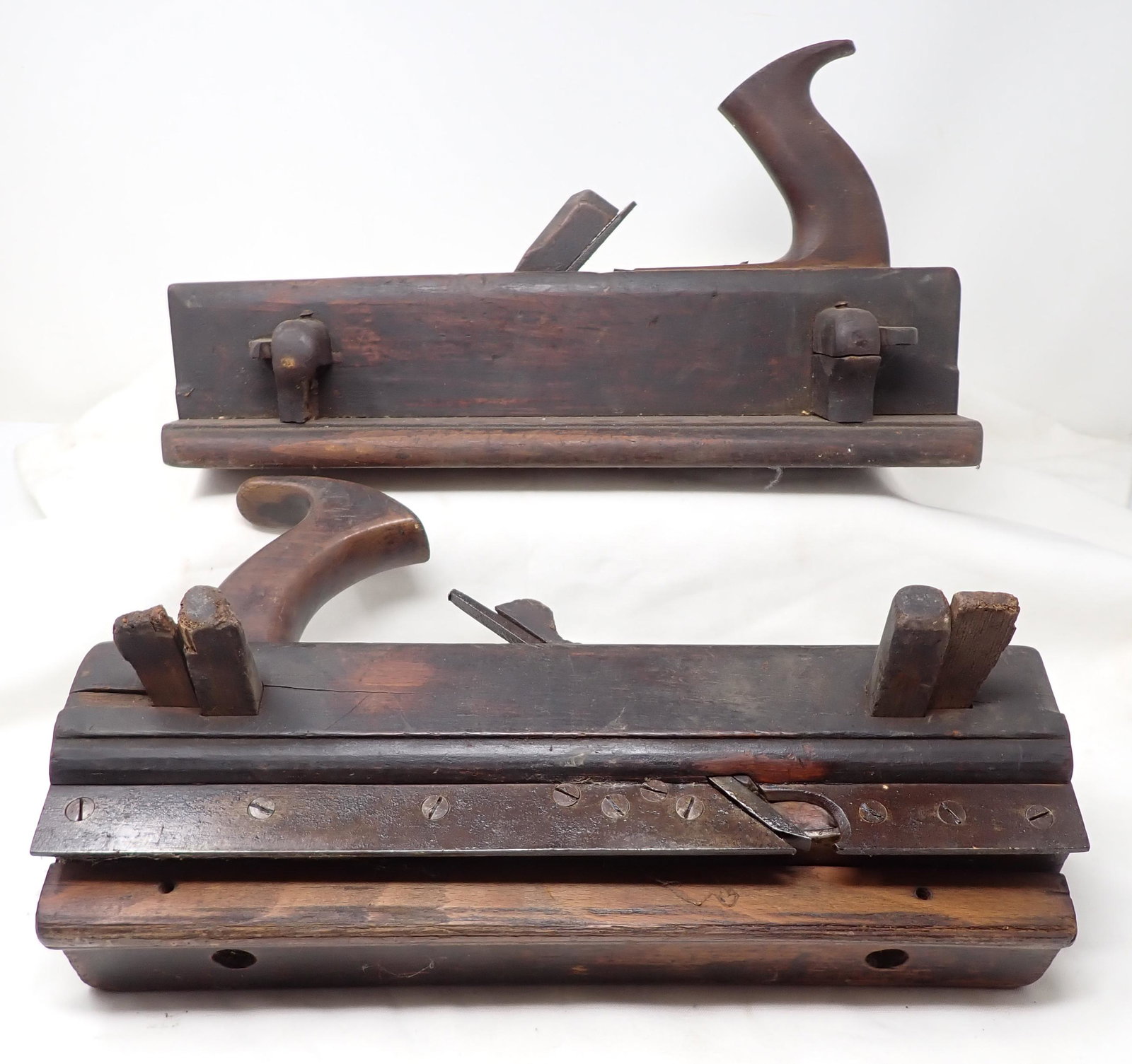 2 Wooden Moulding Planes: Approx 14" long
