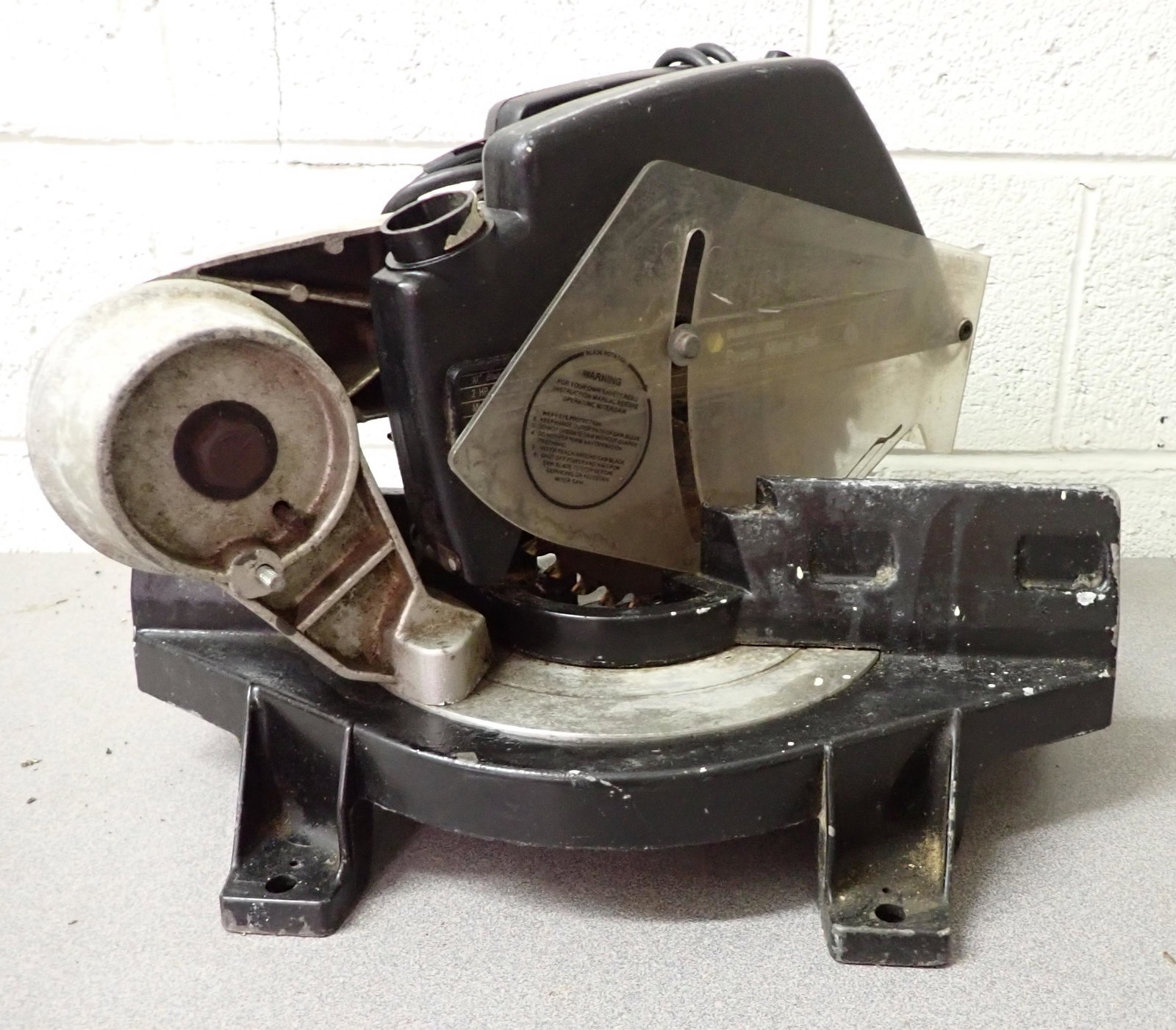 Black and Decker 1701 Miter Saw: Saw