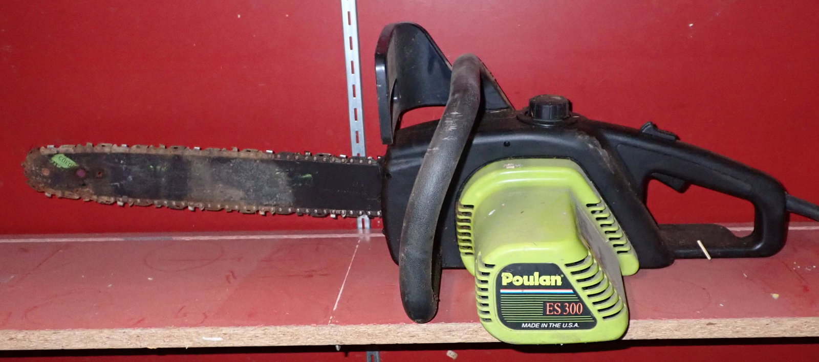 Poulan ES 300 Electric Chainsaw: 16" bar