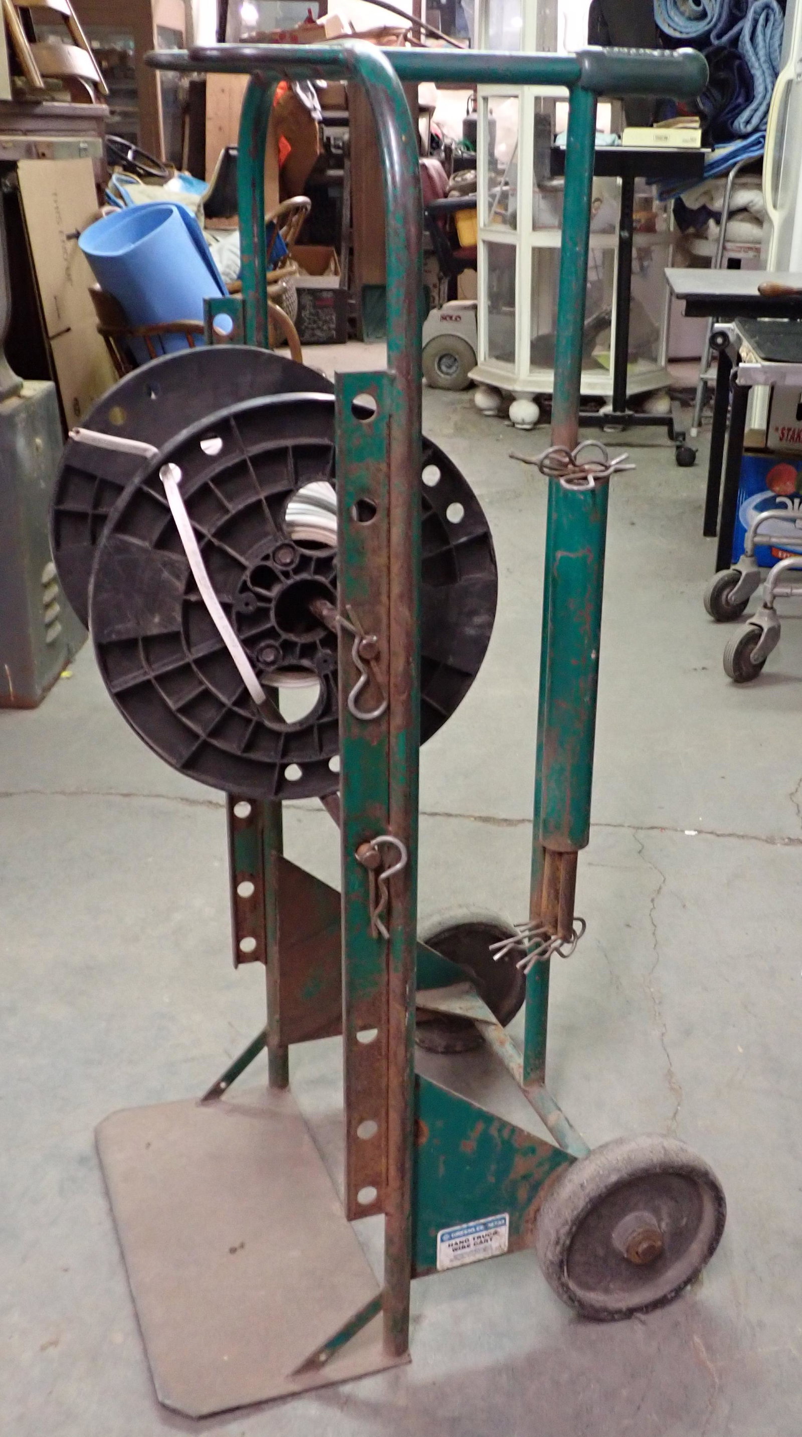 Greenlee 38733 Hand Truck Wire Cart: Does not include wire on it