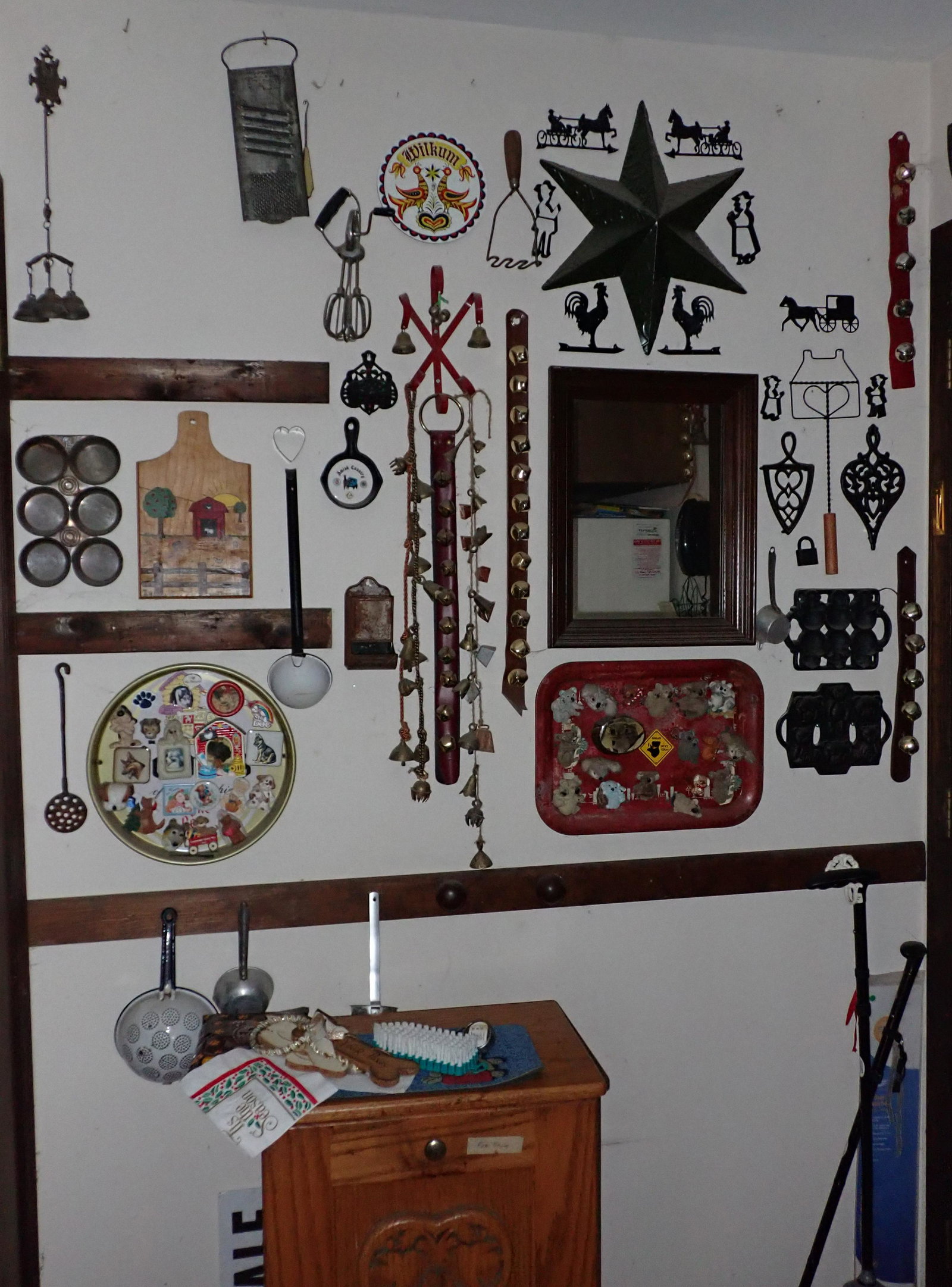 Bells Trivets Cast Iron Molds Kitchenware: Getting all pictured