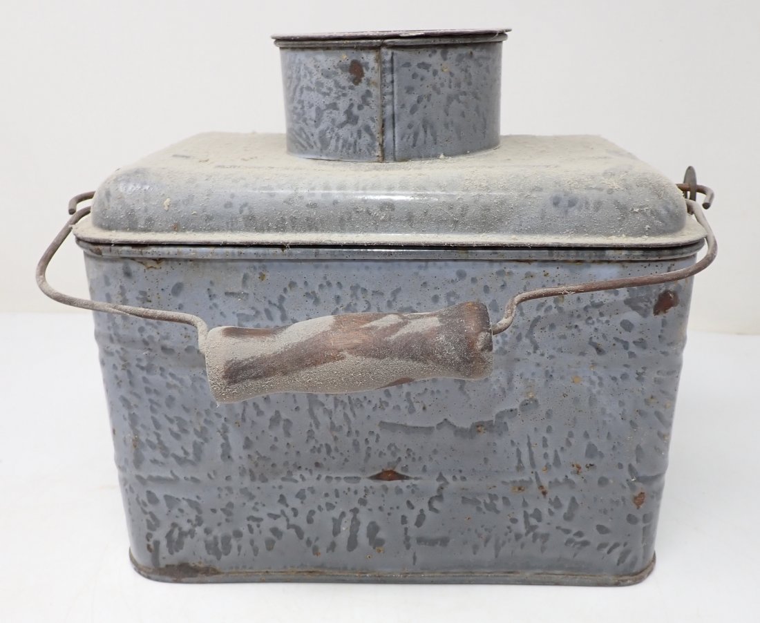 Antique Agate Lunchbox: Approx 5 3/4" x 8 1/2" x 8 1/4" tall