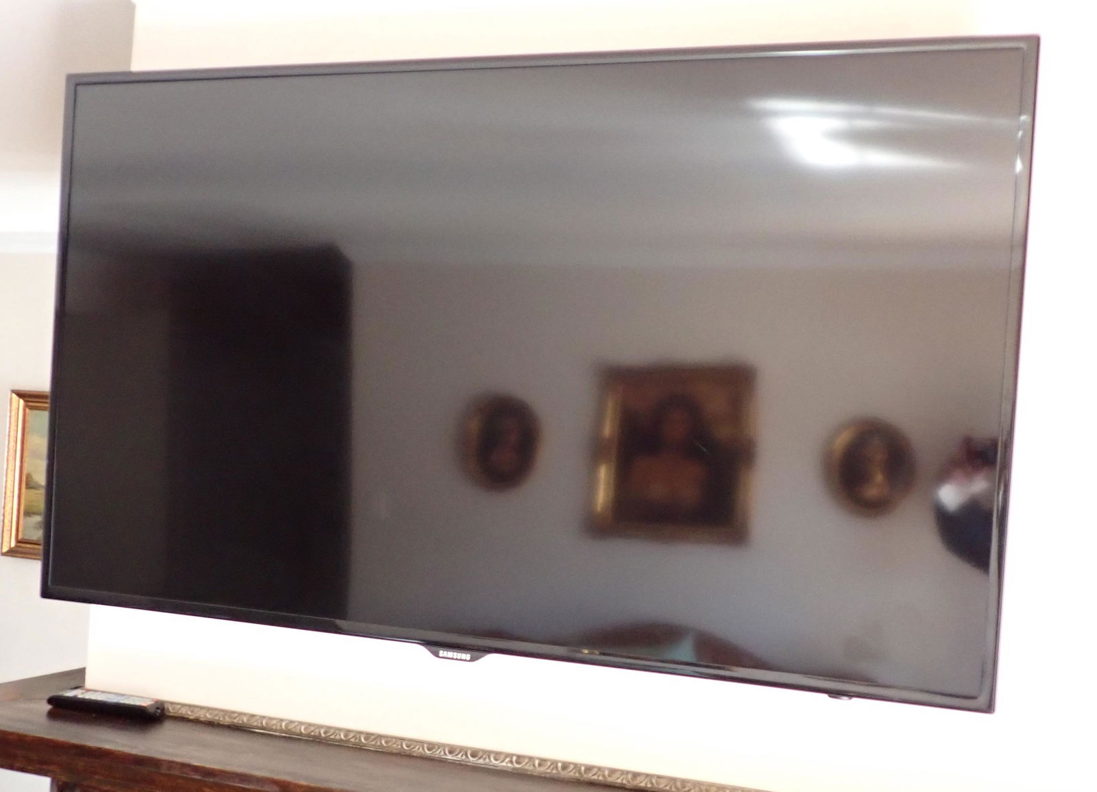 Samsung 54" Flat Screen TV with Wall Mount: Buyer must safely remove from wall.