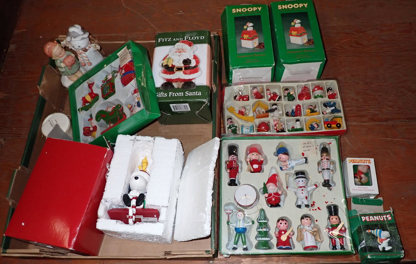 Vintage Christmas Ornaments Snoopy Stocking Hanger: Getting all pictured