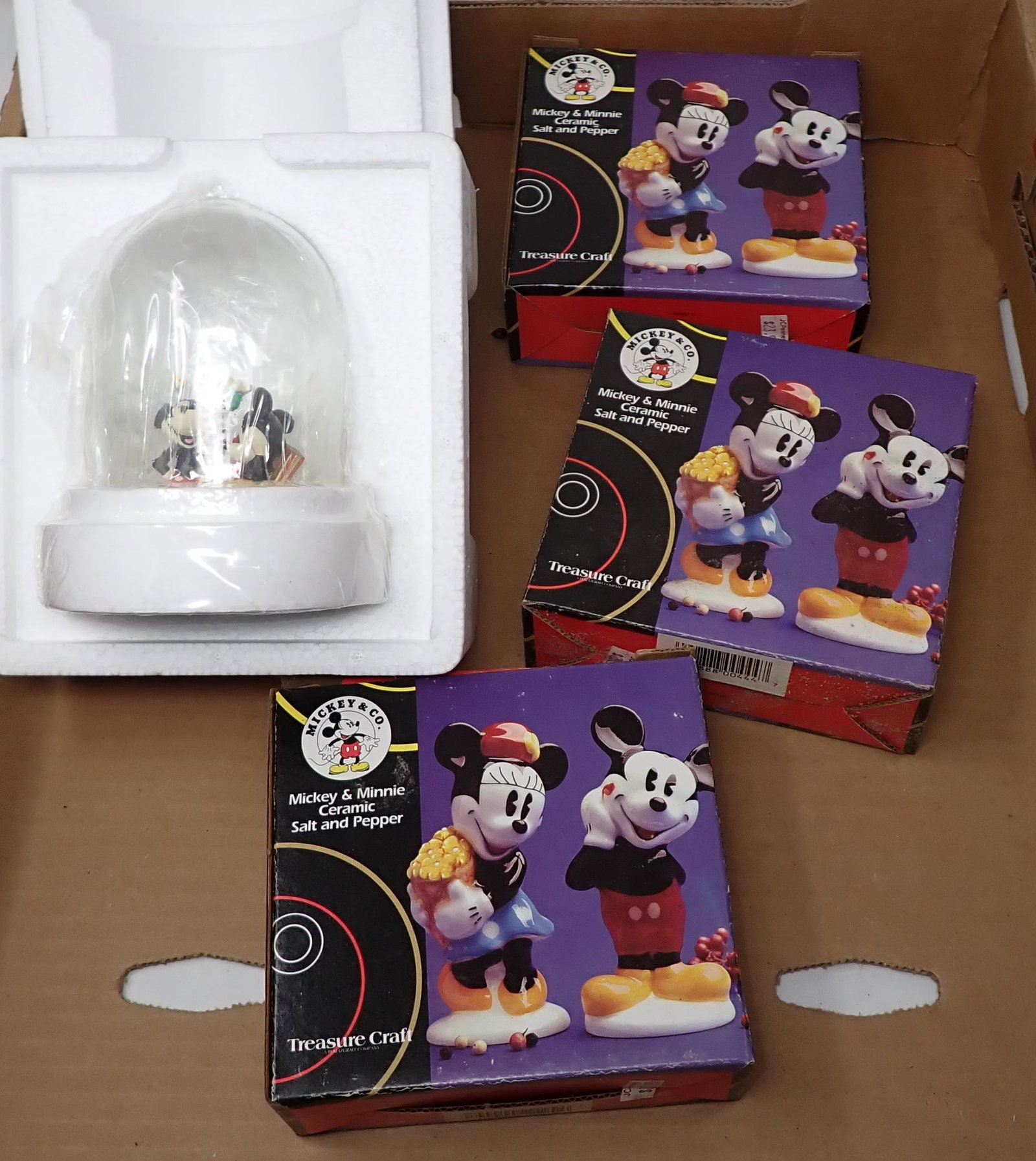 Mickey & Co Salt & Pepper Shakers: Snow globe ( empty) , is also included