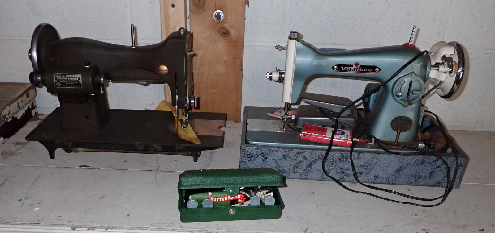Vornada White Sewing Machines Singer Buttonholer: Getting all pictured