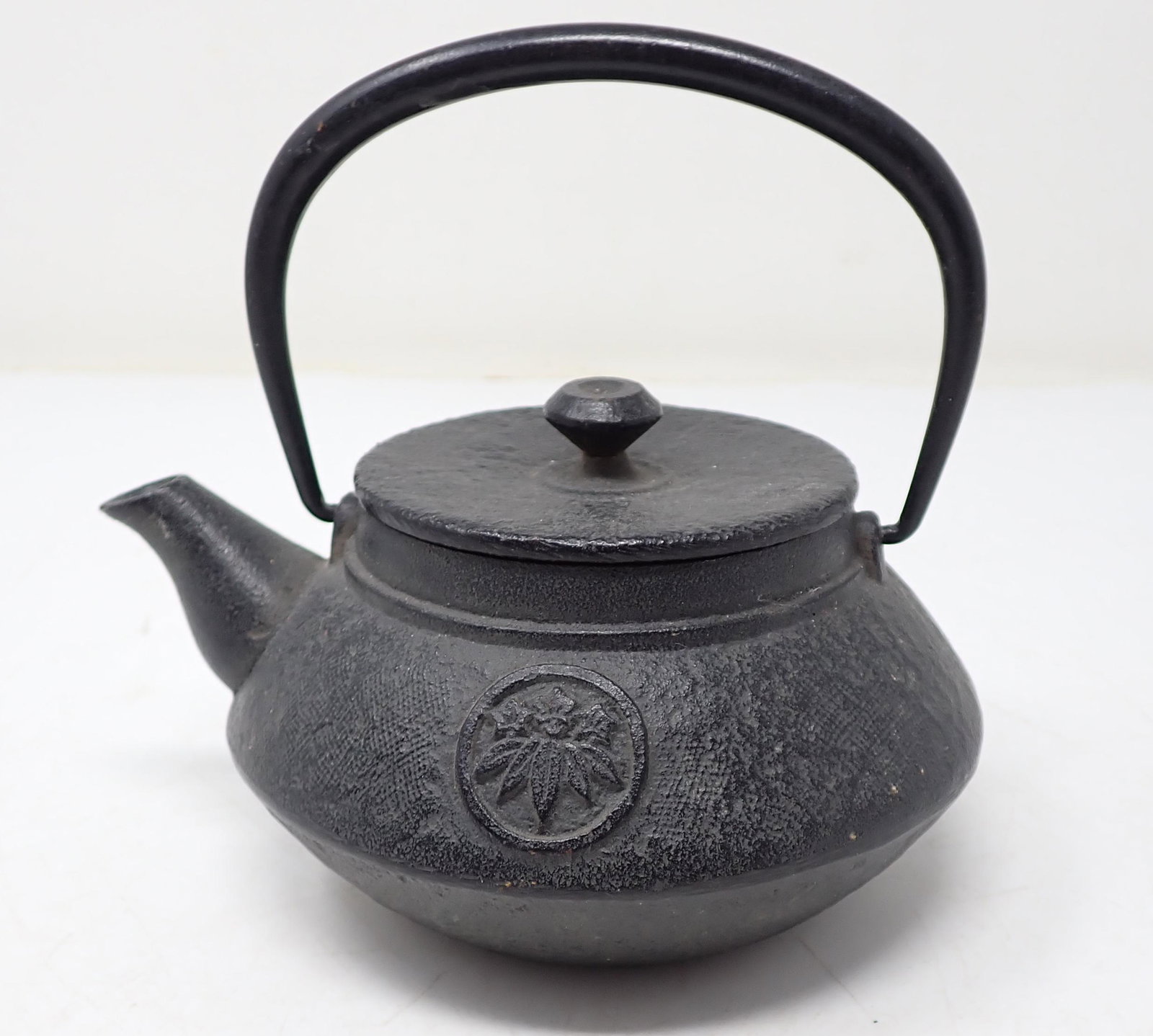 Oriental Iron Teapot: Approx 4 1/2" in diameter and 3 1/4" to top of lid