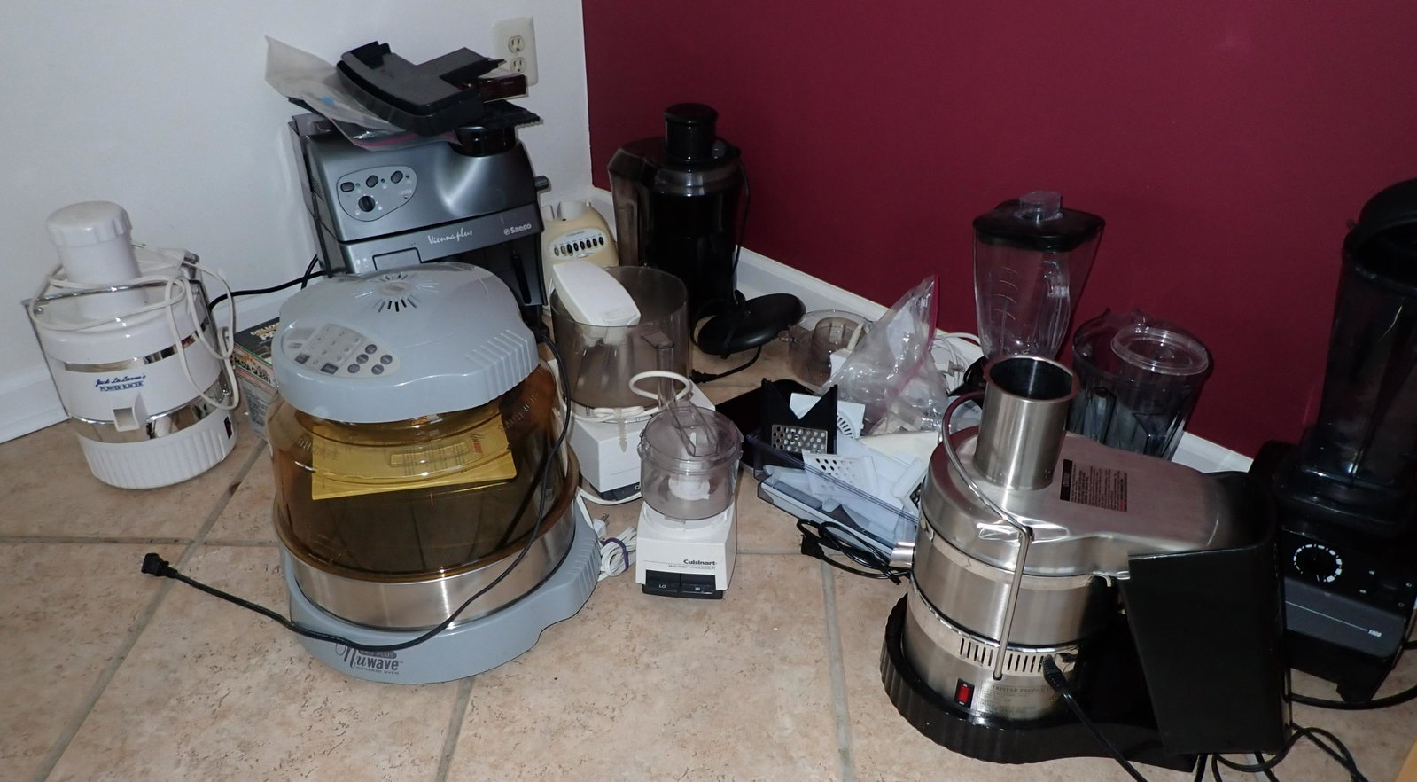 Nuwave Oven Blenders Juicers Small Appliances: Lot of misc small kitchen appliances