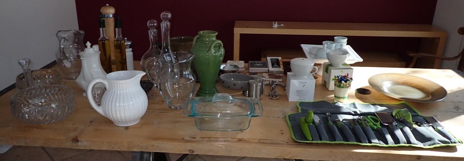 Tiles Crystal Kitchenware Misc Contents: Lot includes all pictured on desk.