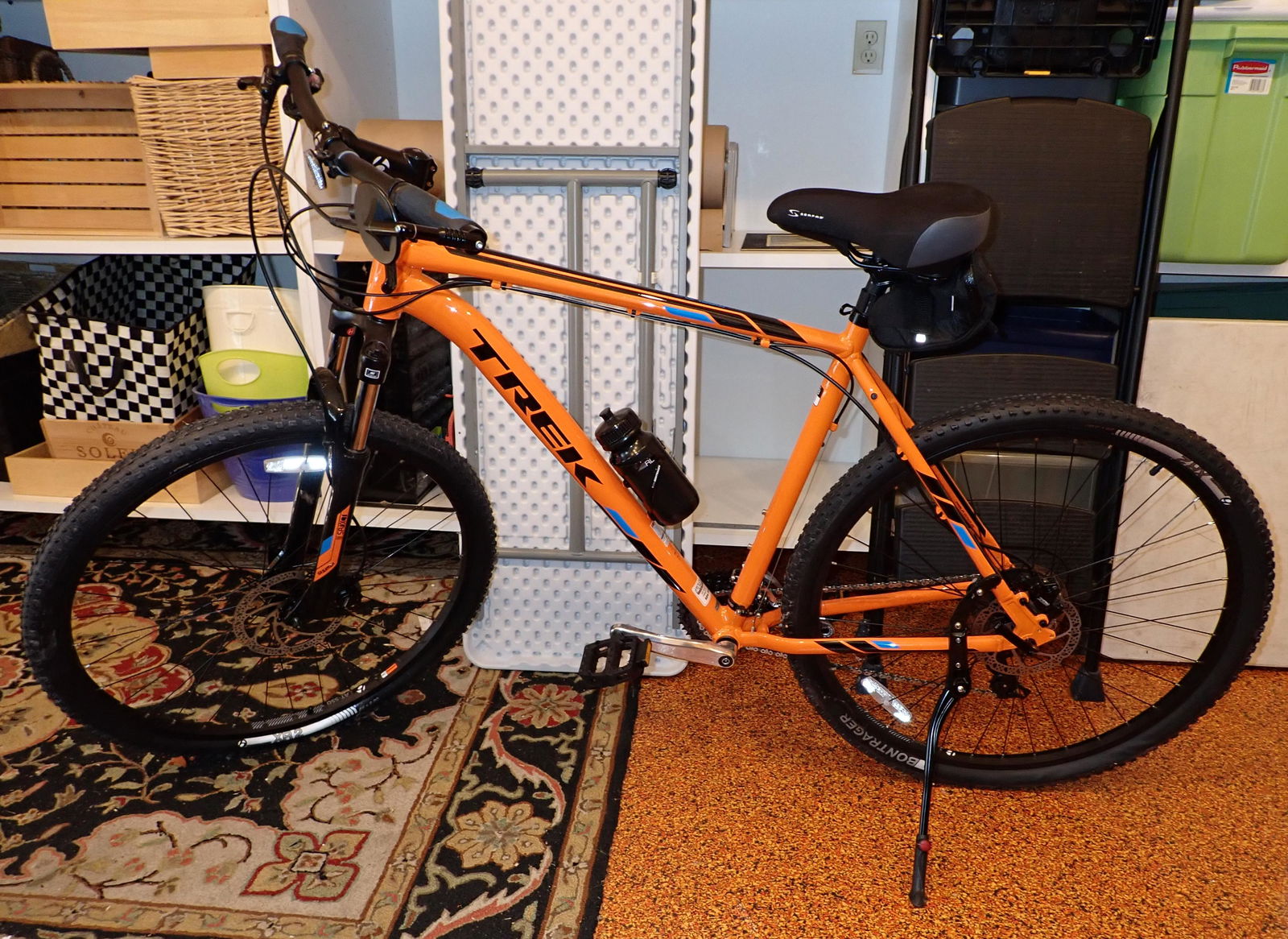 Trek Marlin 6 Mountain Bike: Bicycle