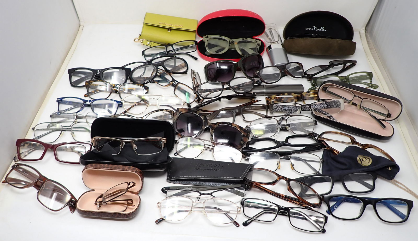 Reading Glasses Michael Kors Wallet / Phone Case: Getting all pictured. We do not guarantee authenticity of Kors wallet