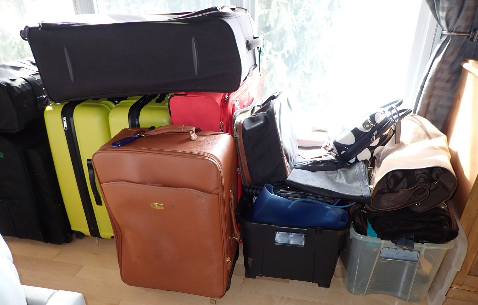 Suitcases / Luggage & Clothes Hangers: Getting all pictured . Take what you want and leave the rest