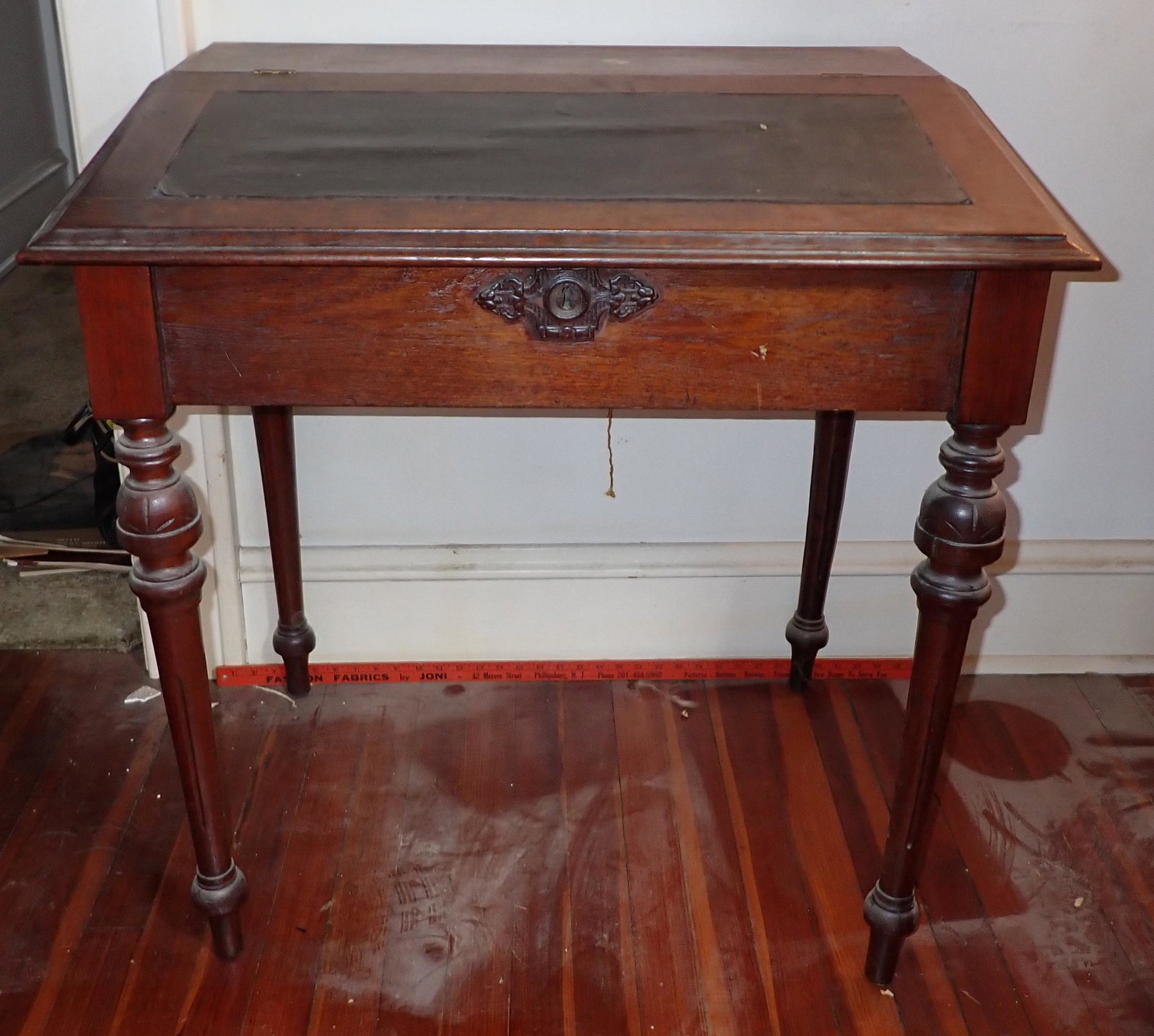 Slant Front Desk: Apprx 22" x 30" x 30 3/4"