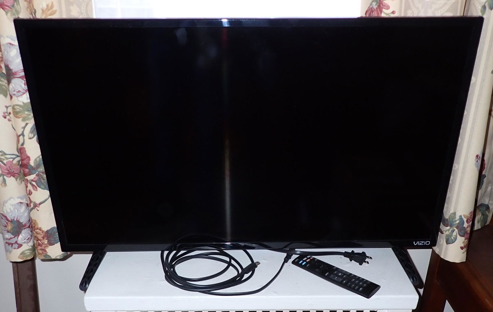 Vizio 32" Flat Screen TV: Tv