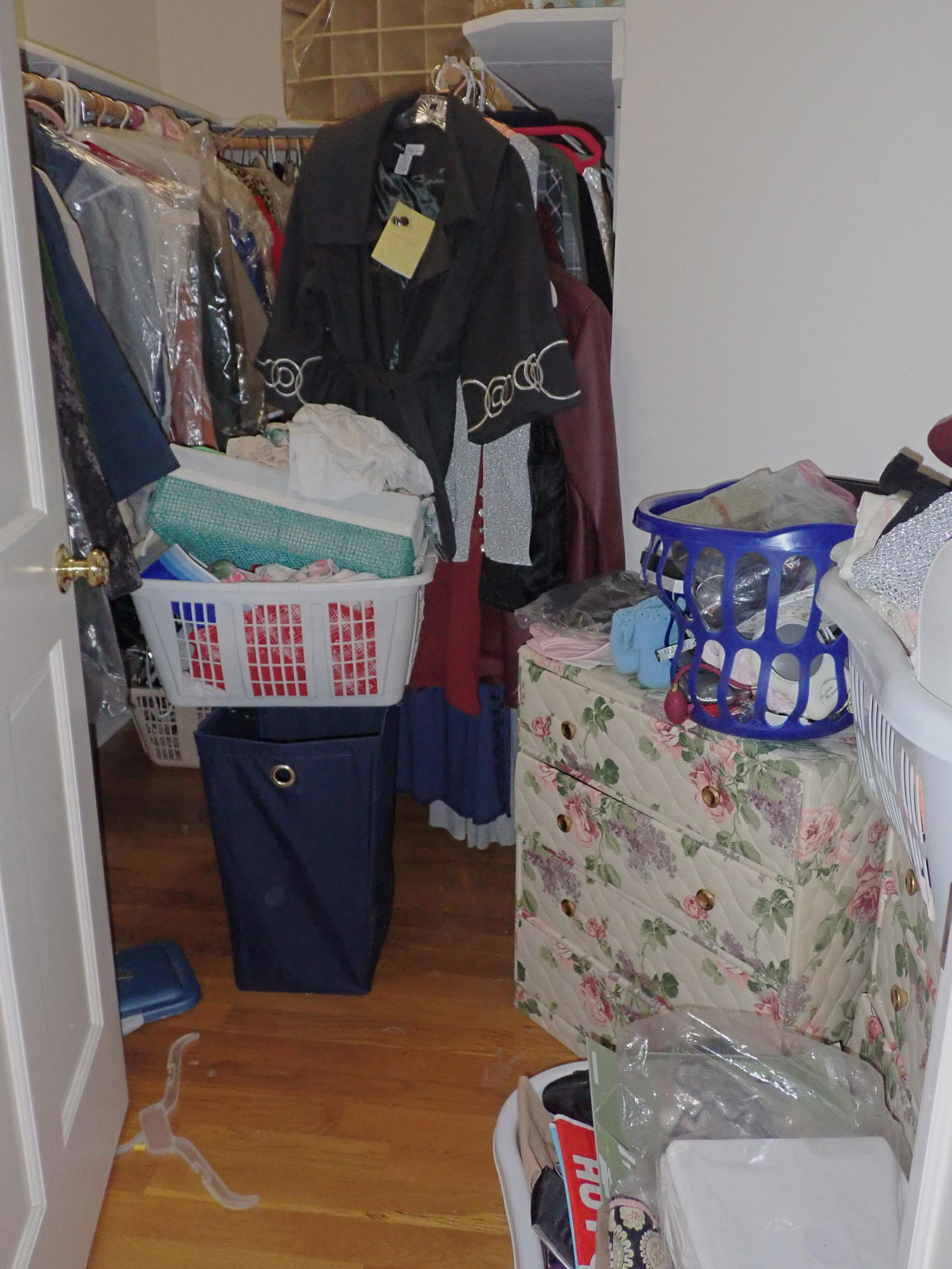 Walk in Closet Contents Incl New Clothing (1 of 19)