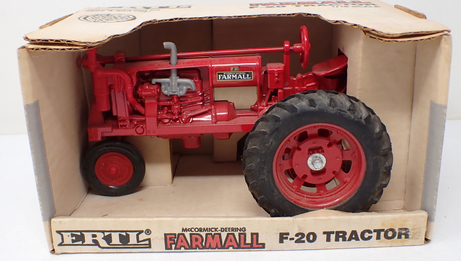 Ertl Farmall F-20 Farm Tractor (1 of 2)