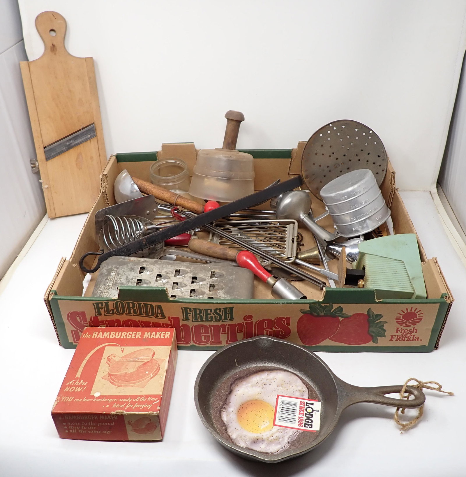 Vintage Kitchenware: Getting all pictured