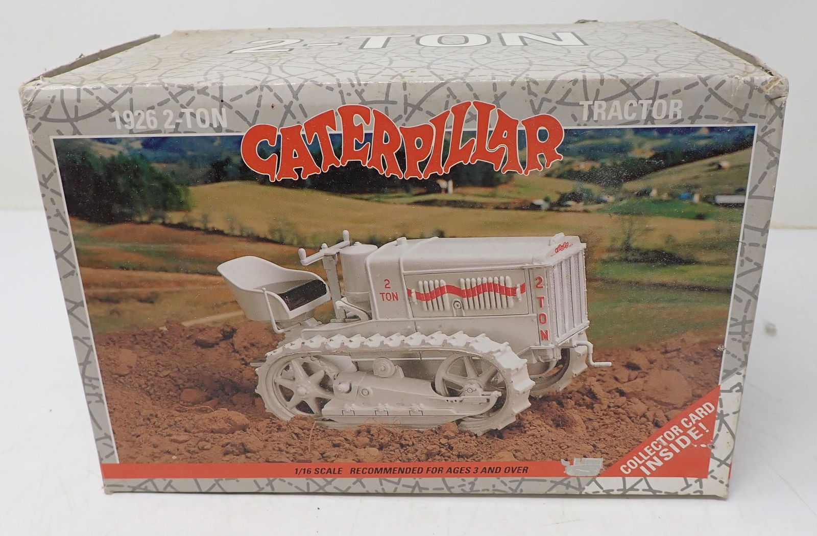 Ertl Caterpillar 1926 2 Ton Crawler (1 of 4)