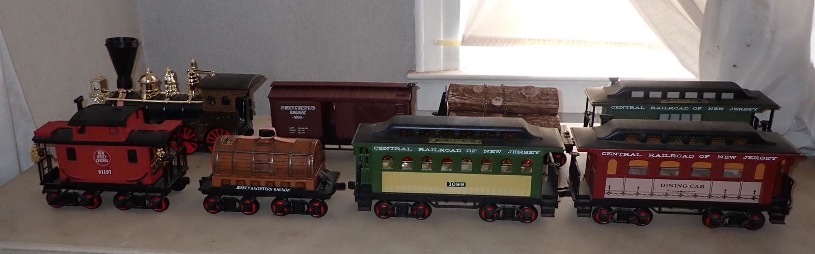 Jim Beam Steam Locomotive Train Decanter Set (1 of 6)