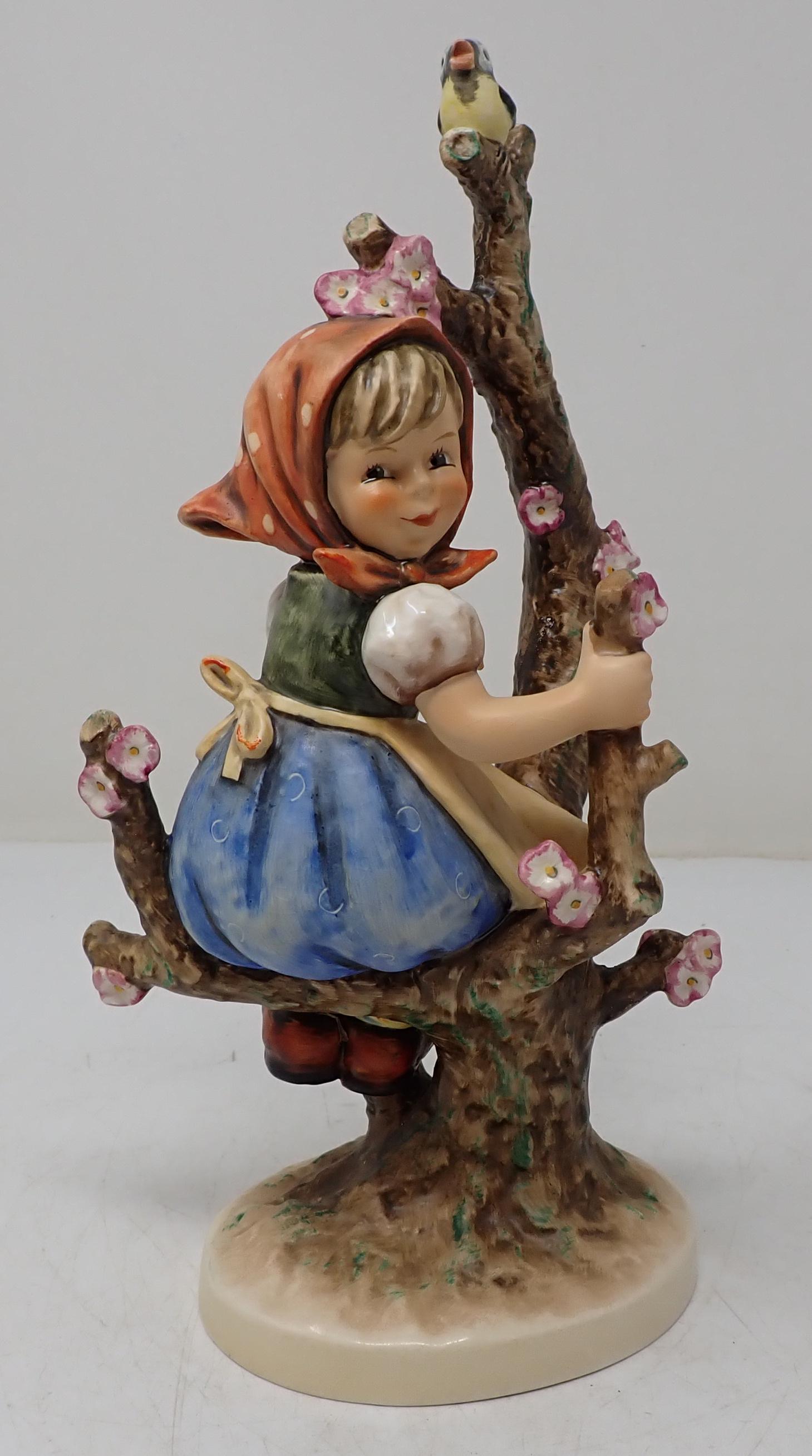 Hummel Goebel Apple Tree Girl (1 of 2)