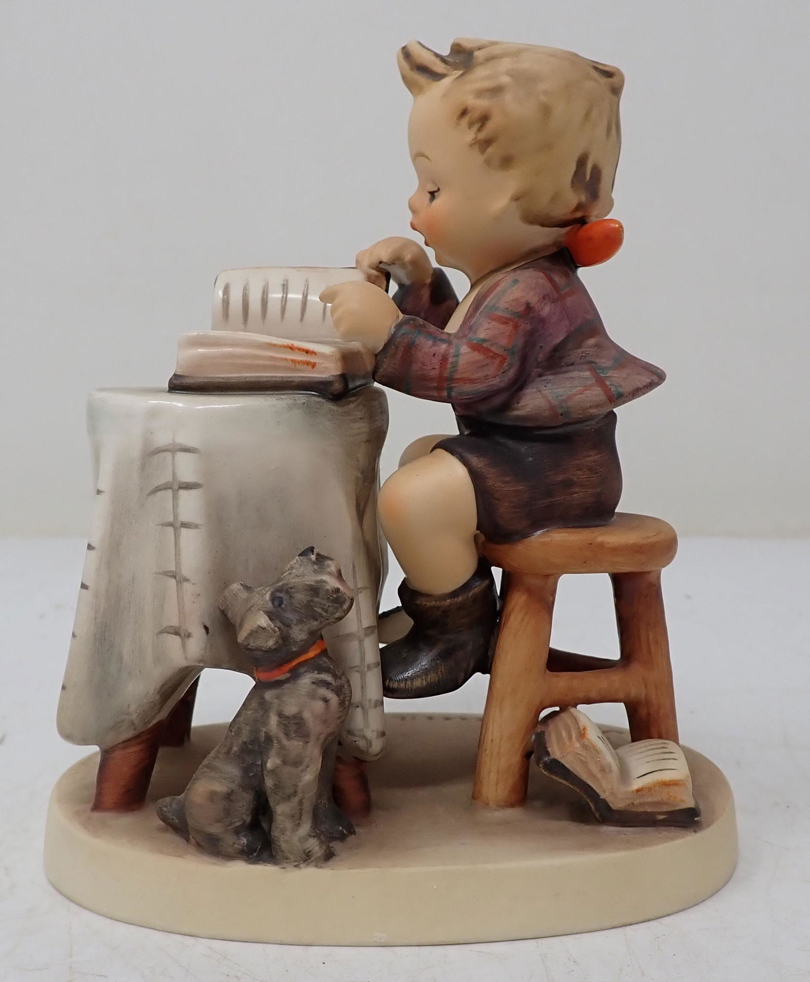 1955 Hummel Goebel Little Bookkeeper: Approx 4 7/8" tall