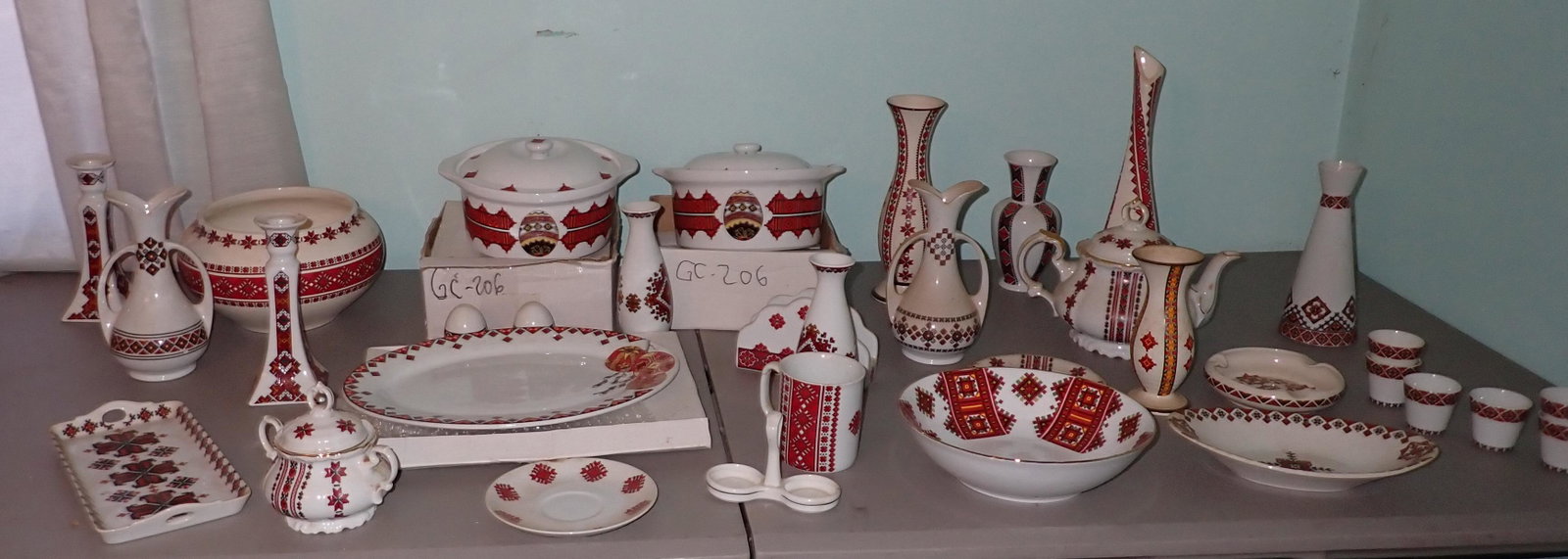 Ukranian Art Dinnerware incl Bavaria Elsies Marusha: Getting all on table. Mixed lot. Mostly newer stuff.