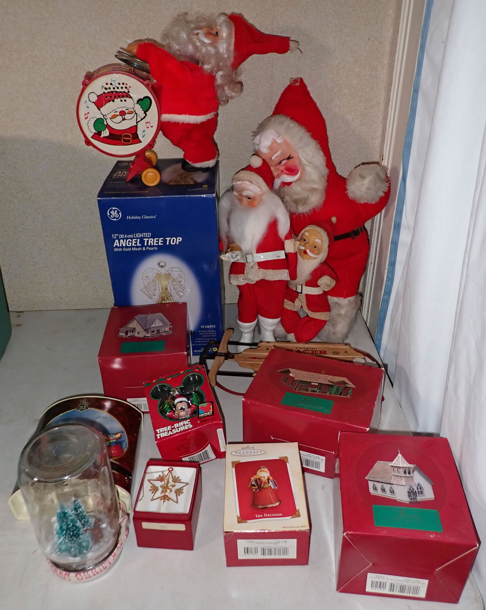 Vintage Christmas Santa Claus & Misc (1 of 3)