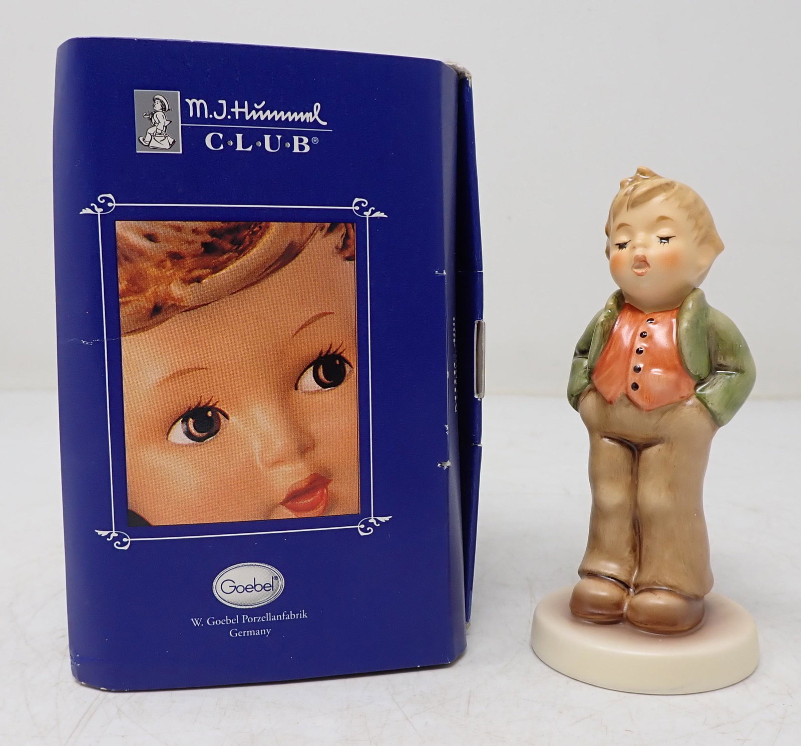 Hummel No. 848 Steadfast Soprano: Approx 4" tall