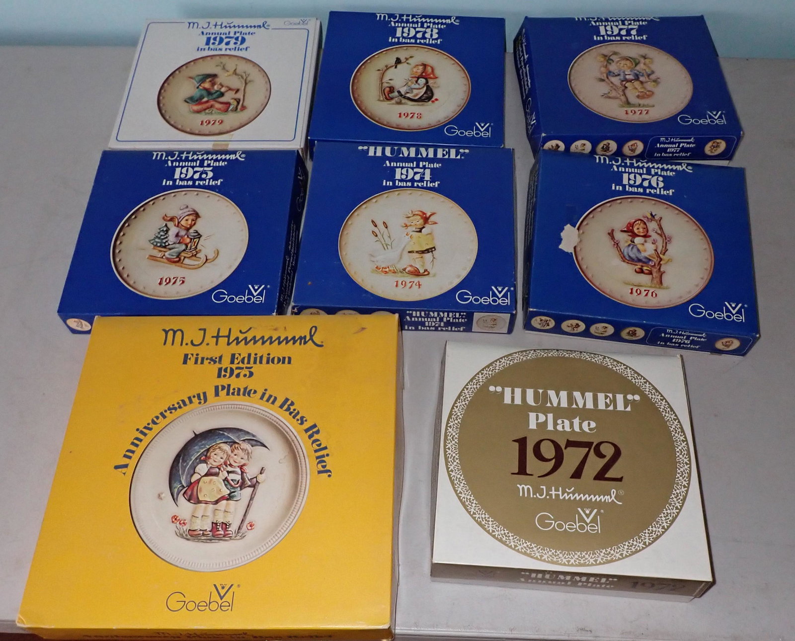 8 Hummel Plates: Getting all pictured