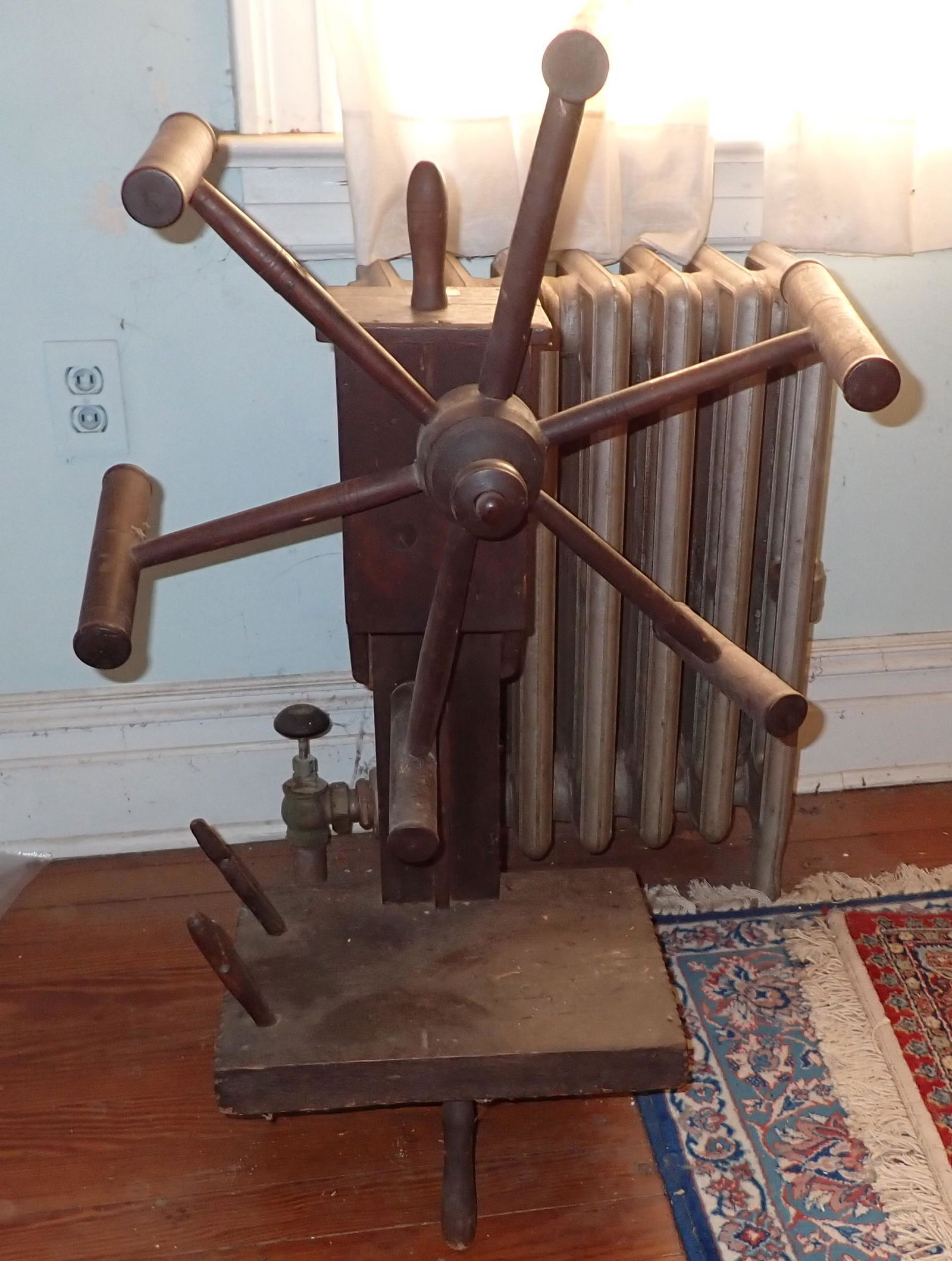 Primitive Yarn Winder (1 of 5)