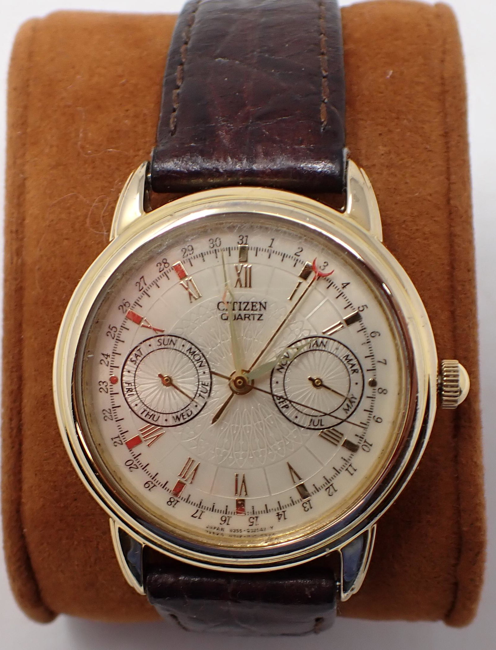 Citizen Quartz Watch: Part of a collection from an estate. Authenticity is not guaranteed.