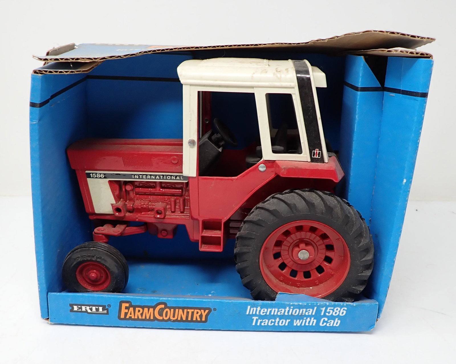 Ertl International 1586 Tractor w/ Cab (1 of 2)