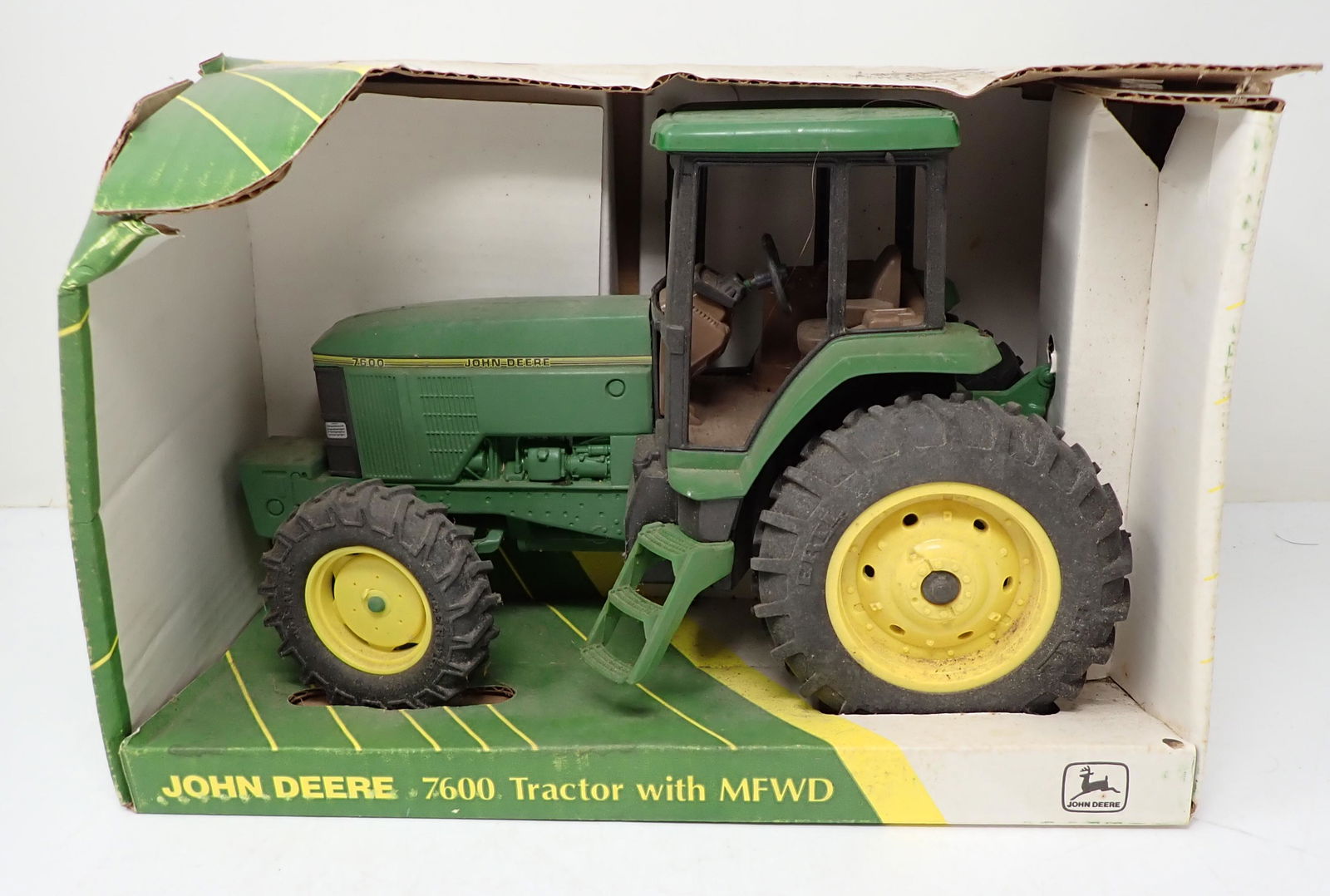 Ertl John Deere 7600 Tractor w/ MFWD (1 of 1)