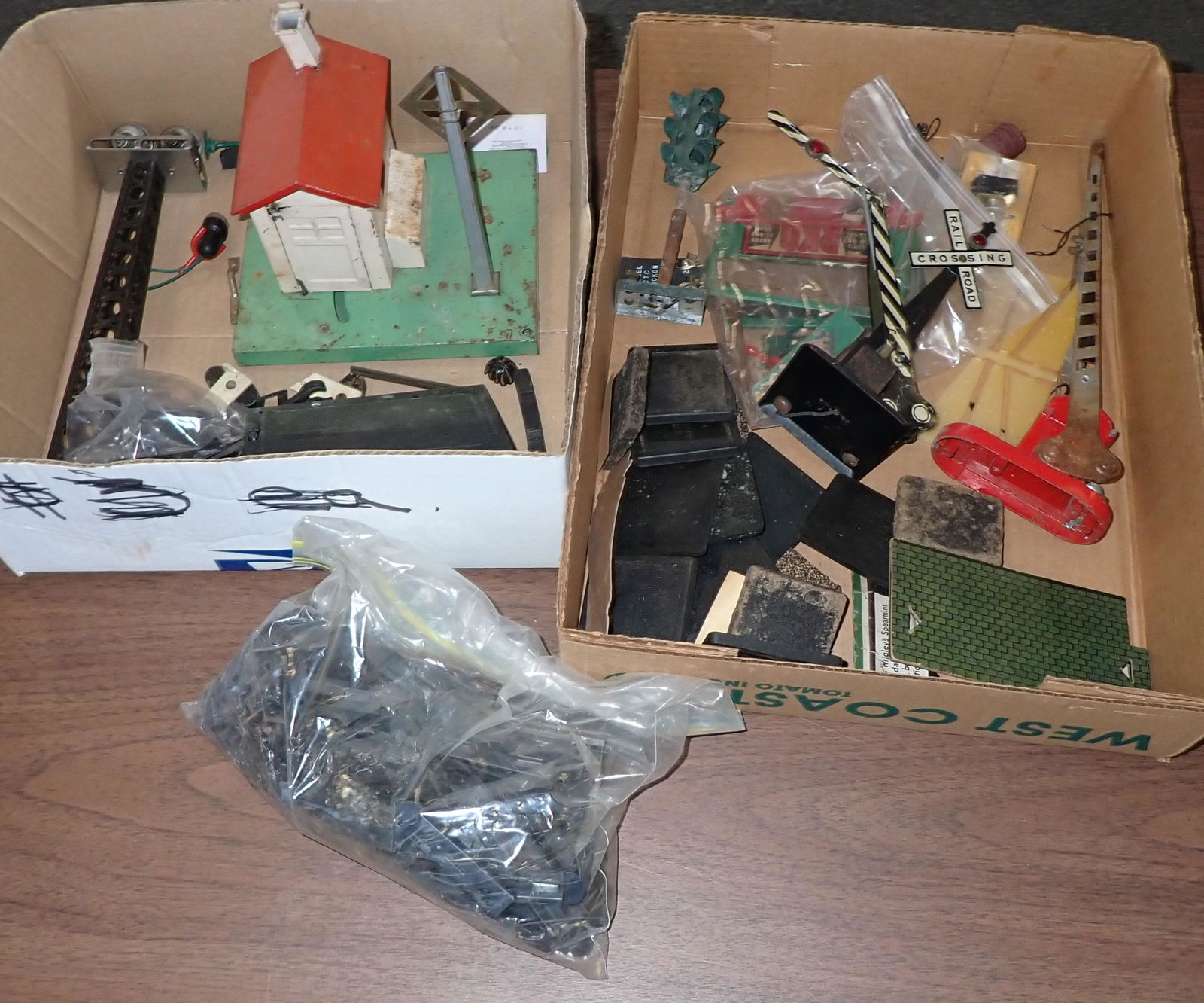 Train Layout Accessories Railroad Crossing (1 of 5)