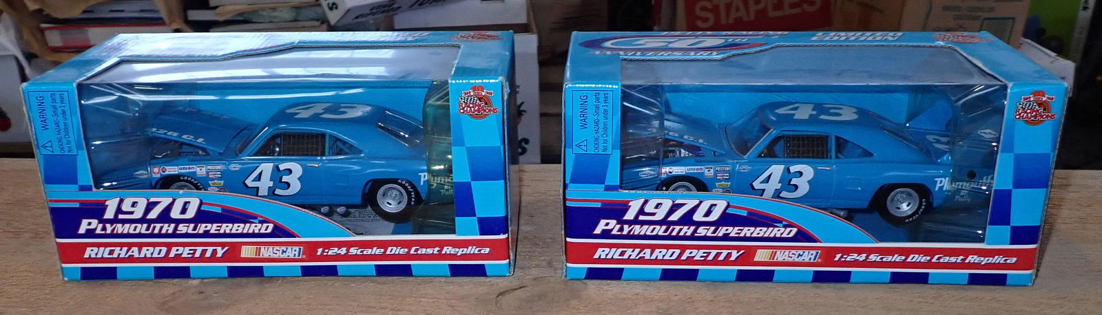 2 Richard Petty 1970 Plymouth Superbird Cars: 1:24 scale diecast
