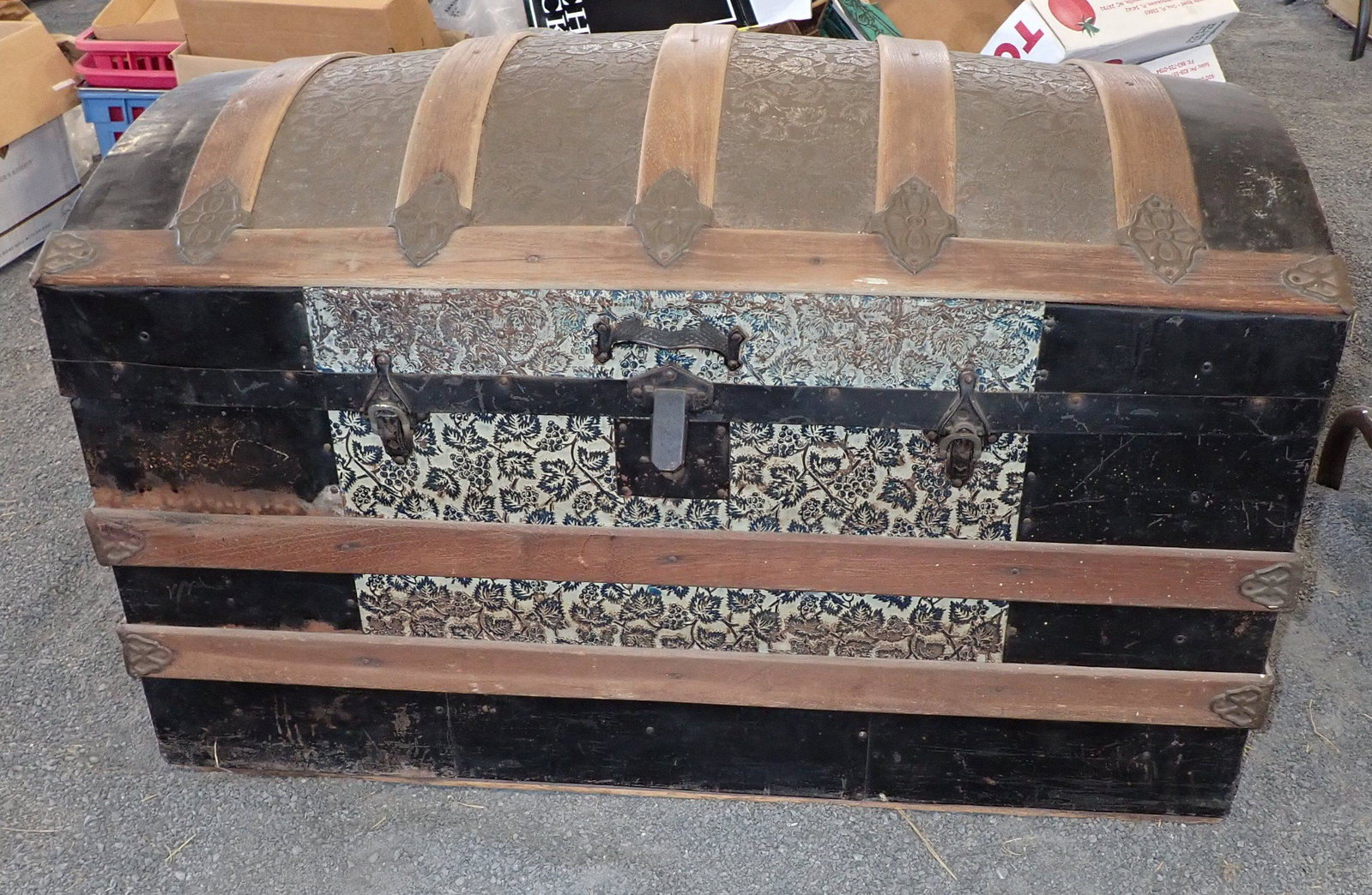 Dome Top Trunk: Approx 19" x 34" x 21 1/2" tall