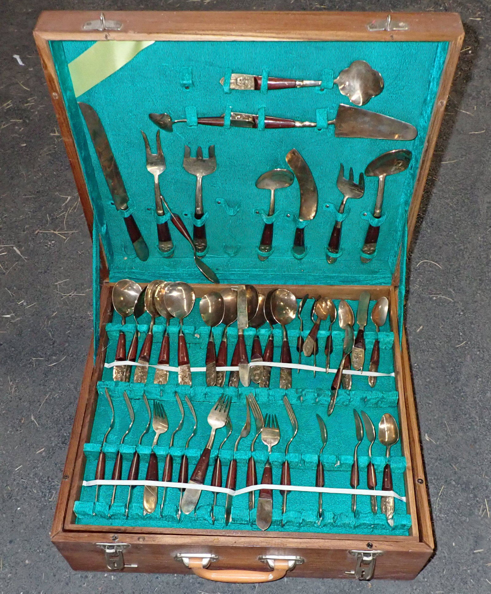 Gold Wash Flatware Set: Getting all pictured