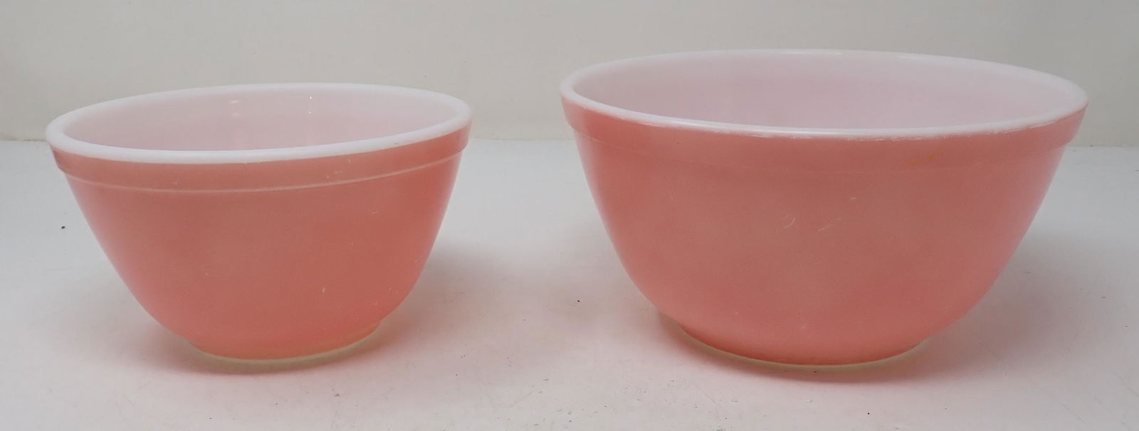 Pink Pyrex 401 & 402 Mixing Bowls: Getting both
